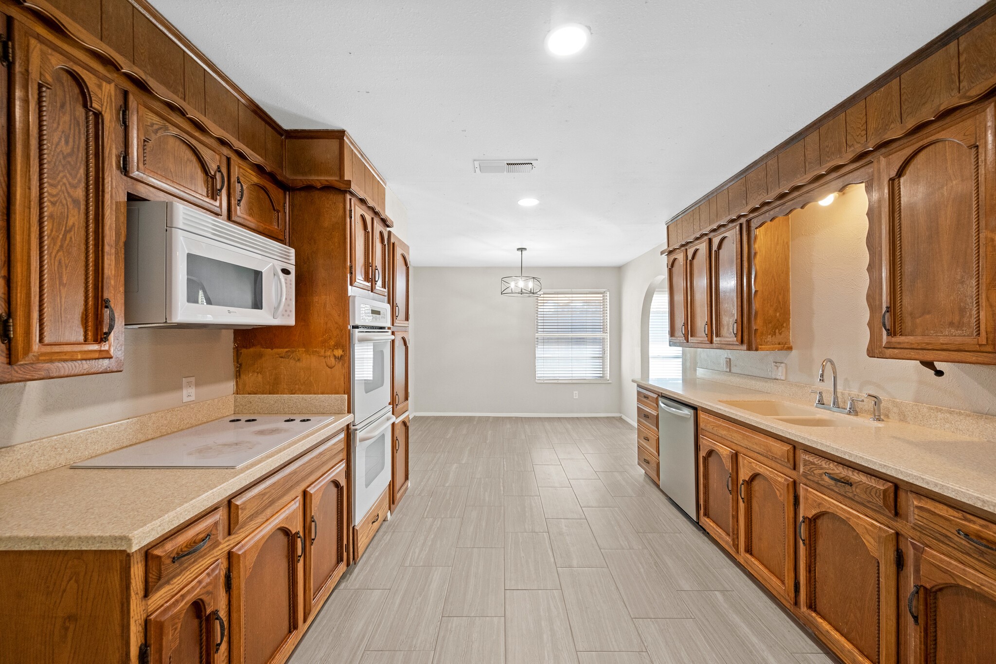 2001 San Jacinto Drive Arlington TX 76012