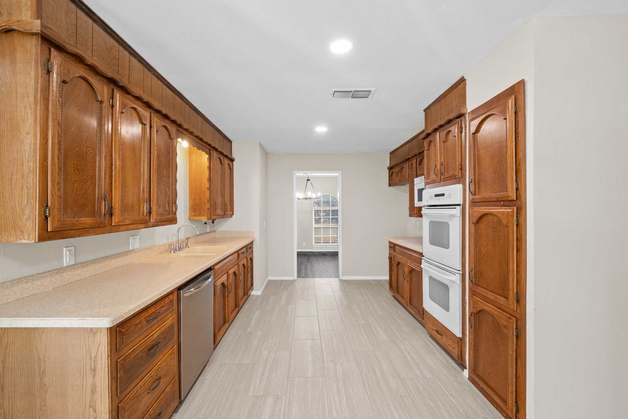 2001 San Jacinto Drive Arlington TX 76012