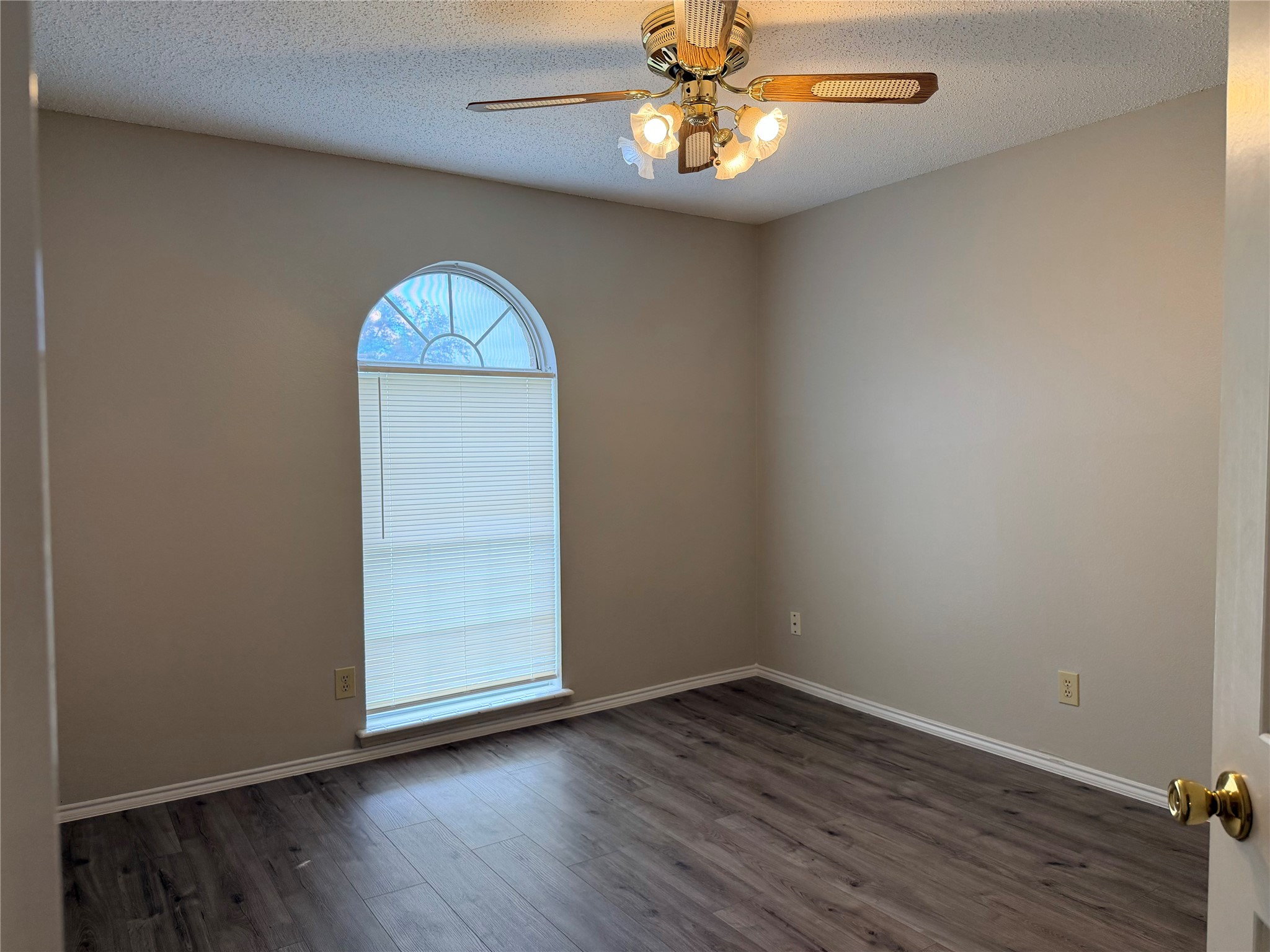 6709 Pecanwood Drive Arlington TX 76001