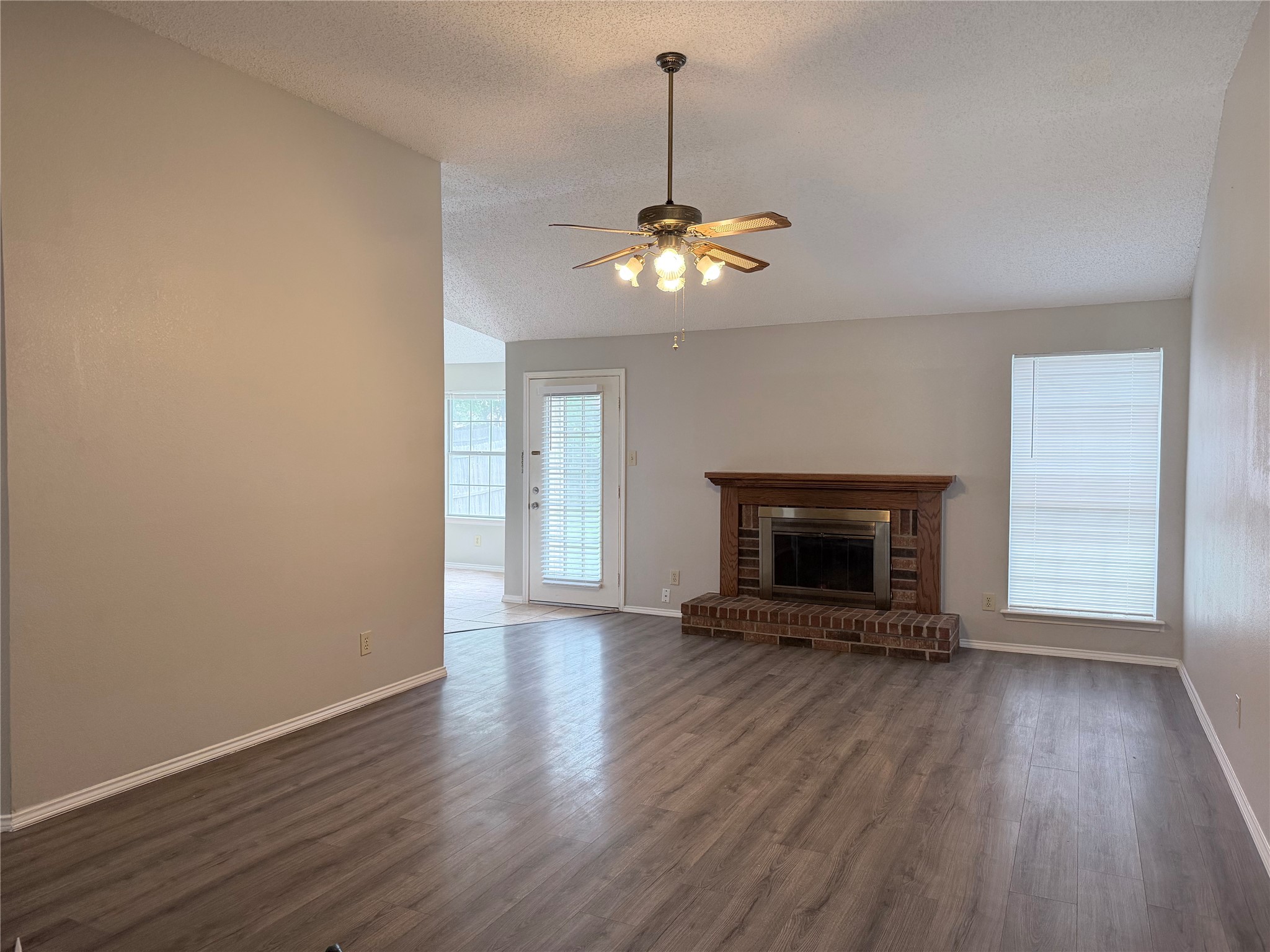 6709 Pecanwood Drive Arlington TX 76001