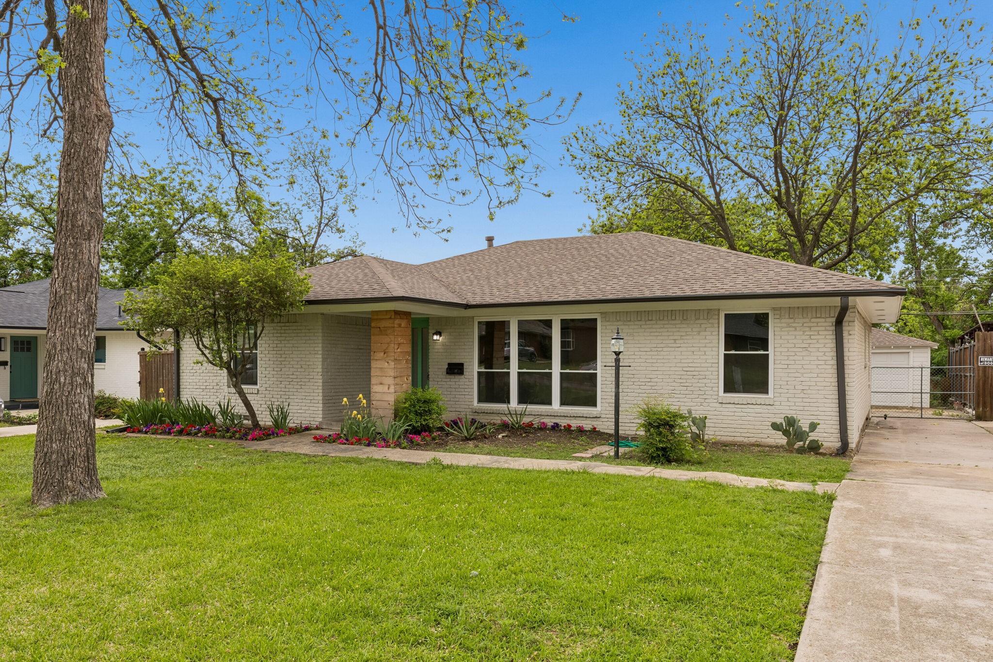 Dallas TX, 2812 San Medina Avenue