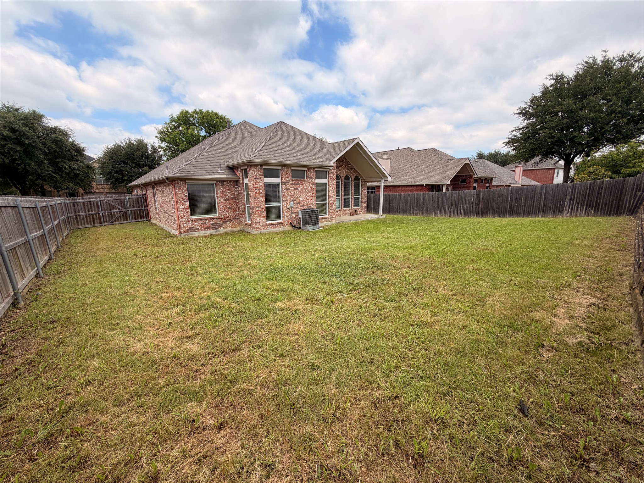 618 Rosarita Road Arlington TX 76002