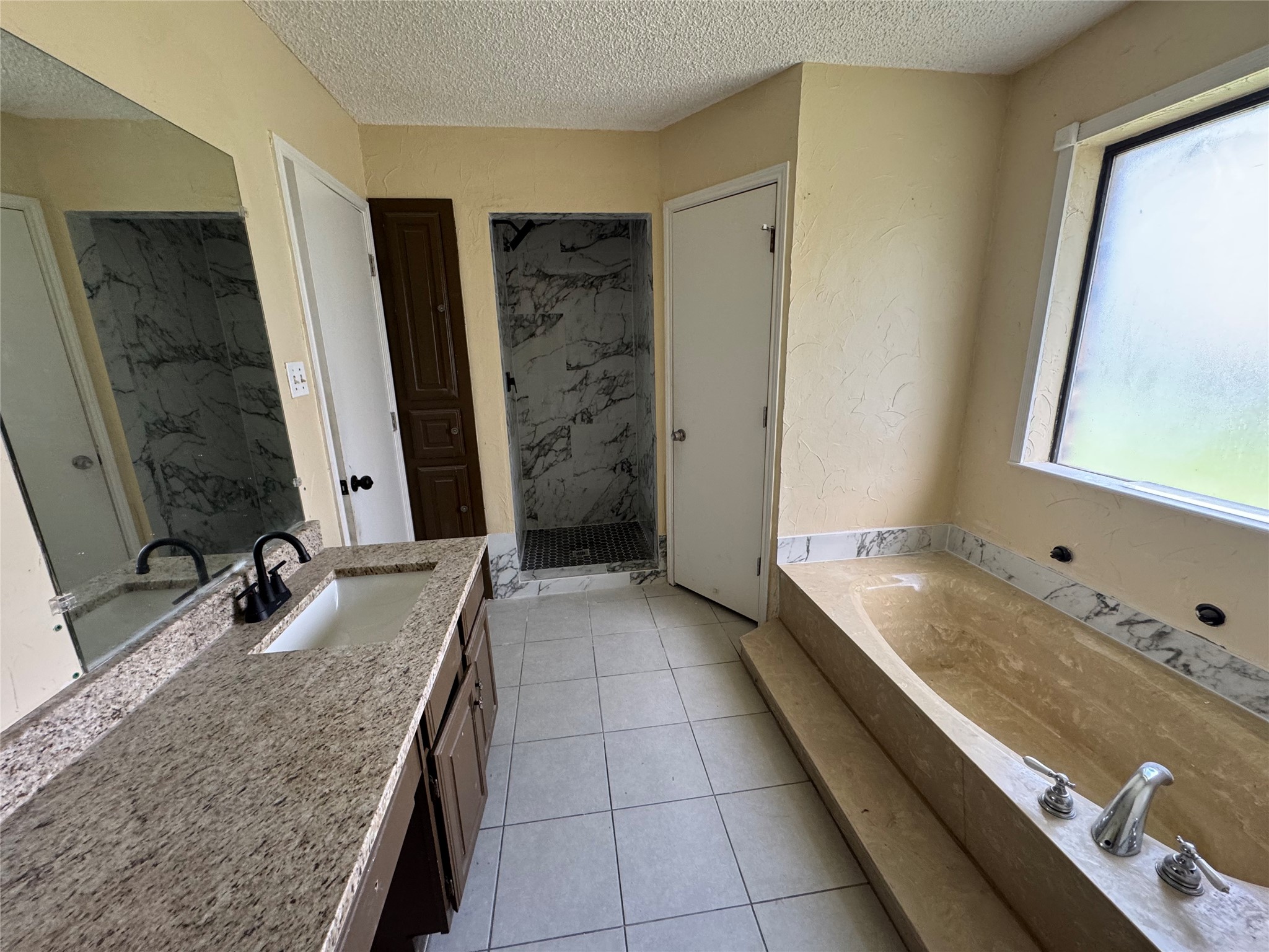 2122 Rainwood Court Arlington TX 76017