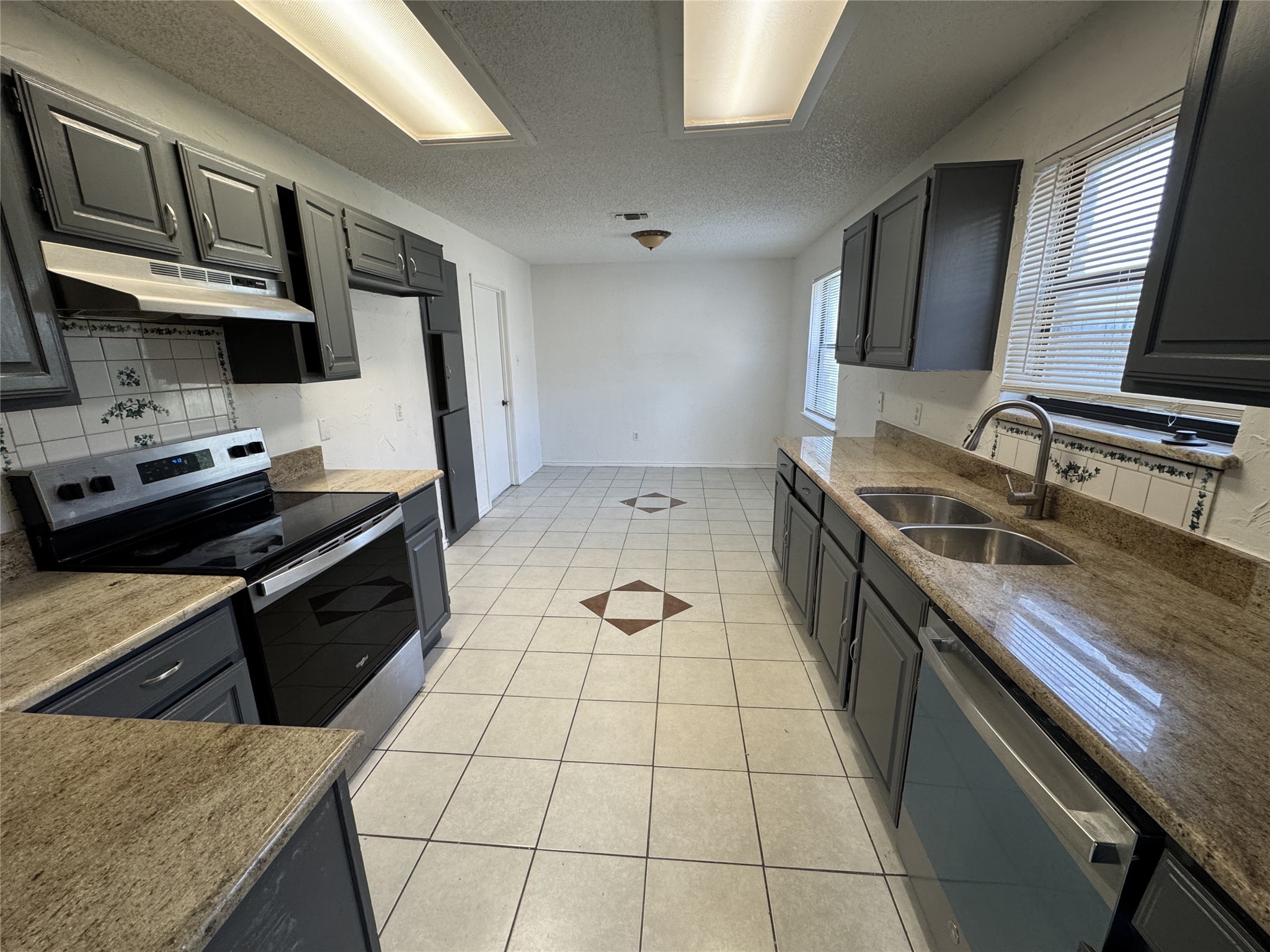 2122 Rainwood Court Arlington TX 76017