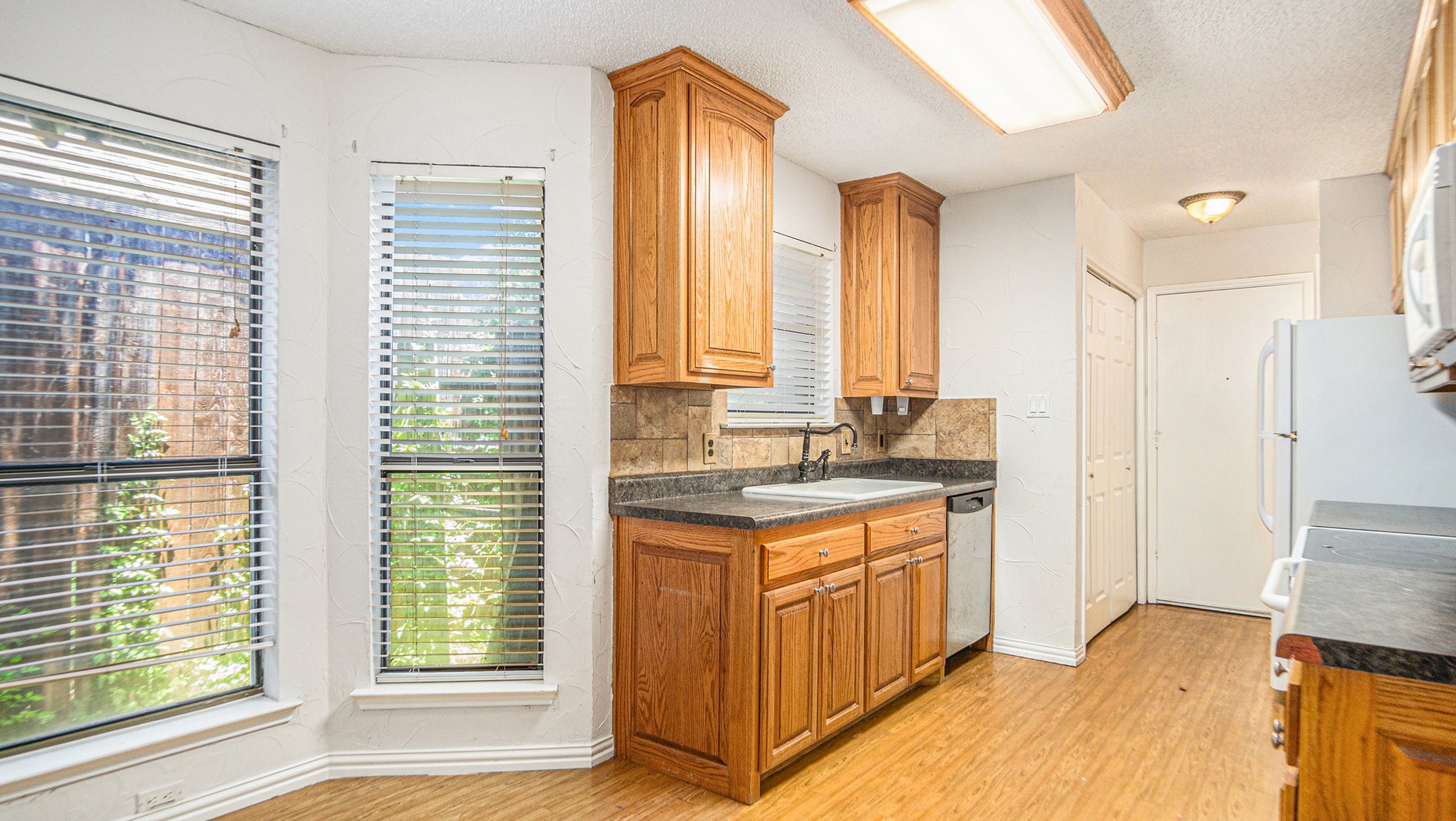 6908 Bentley Avenue Fort Worth TX 76137