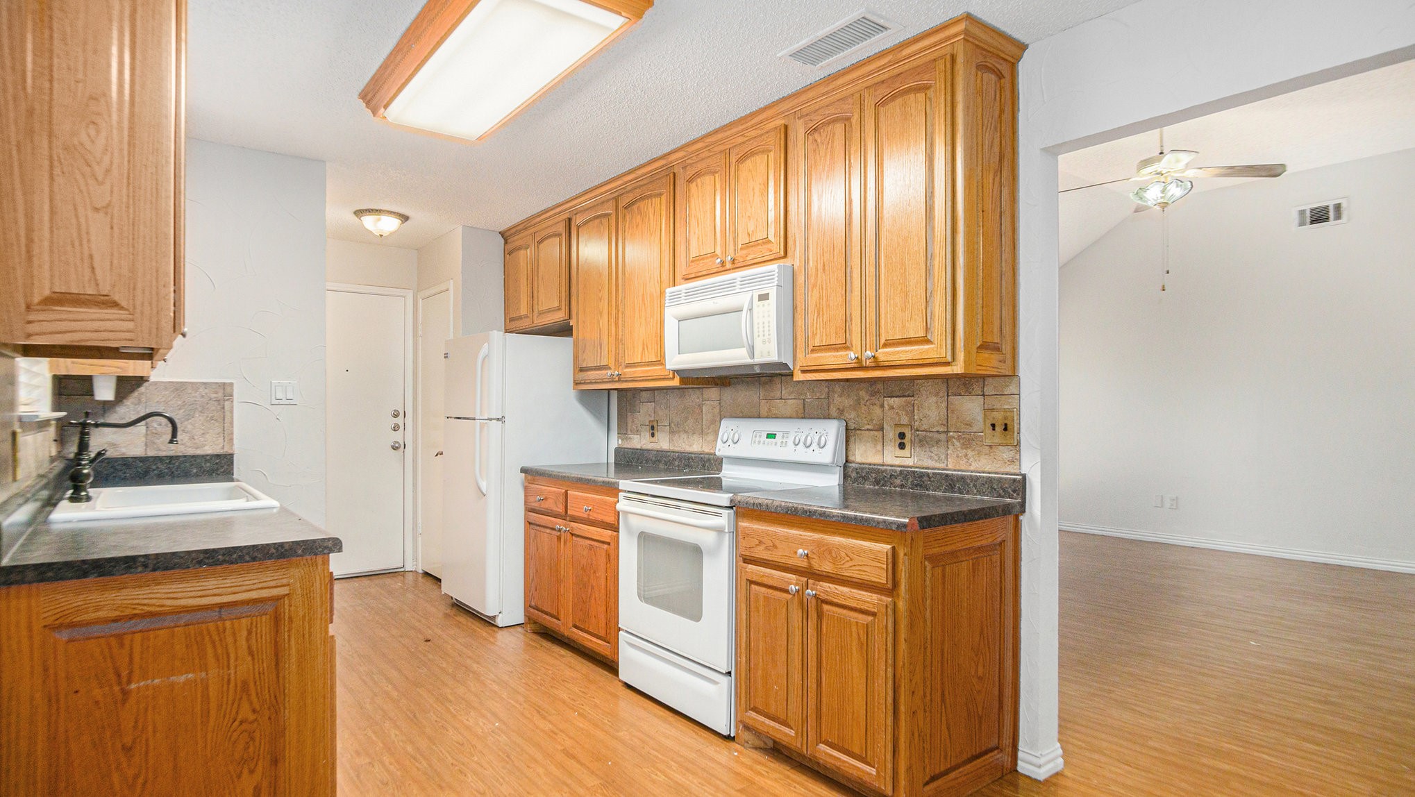 6908 Bentley Avenue Fort Worth TX 76137