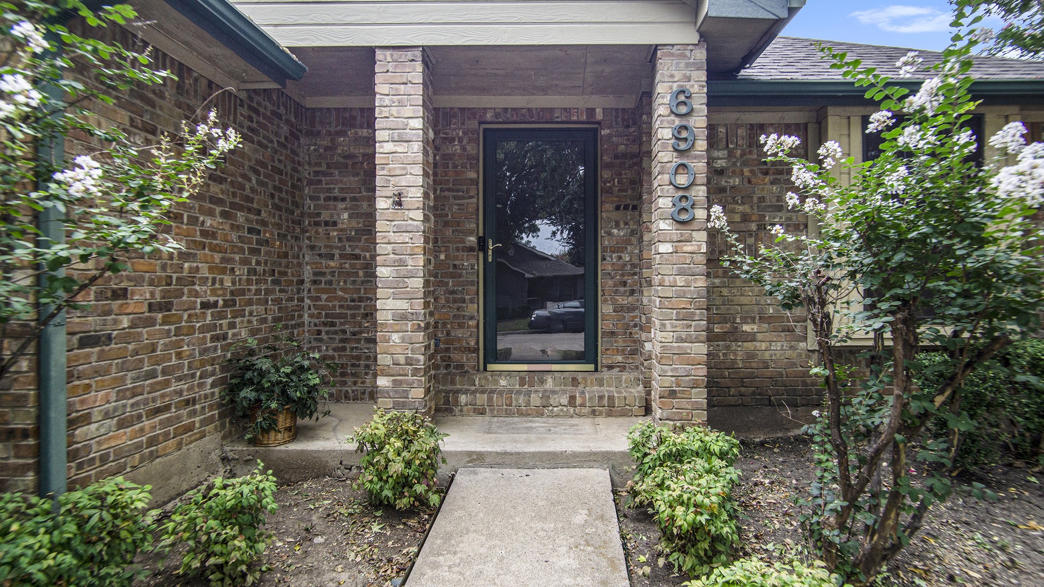 6908 Bentley Avenue Fort Worth TX 76137