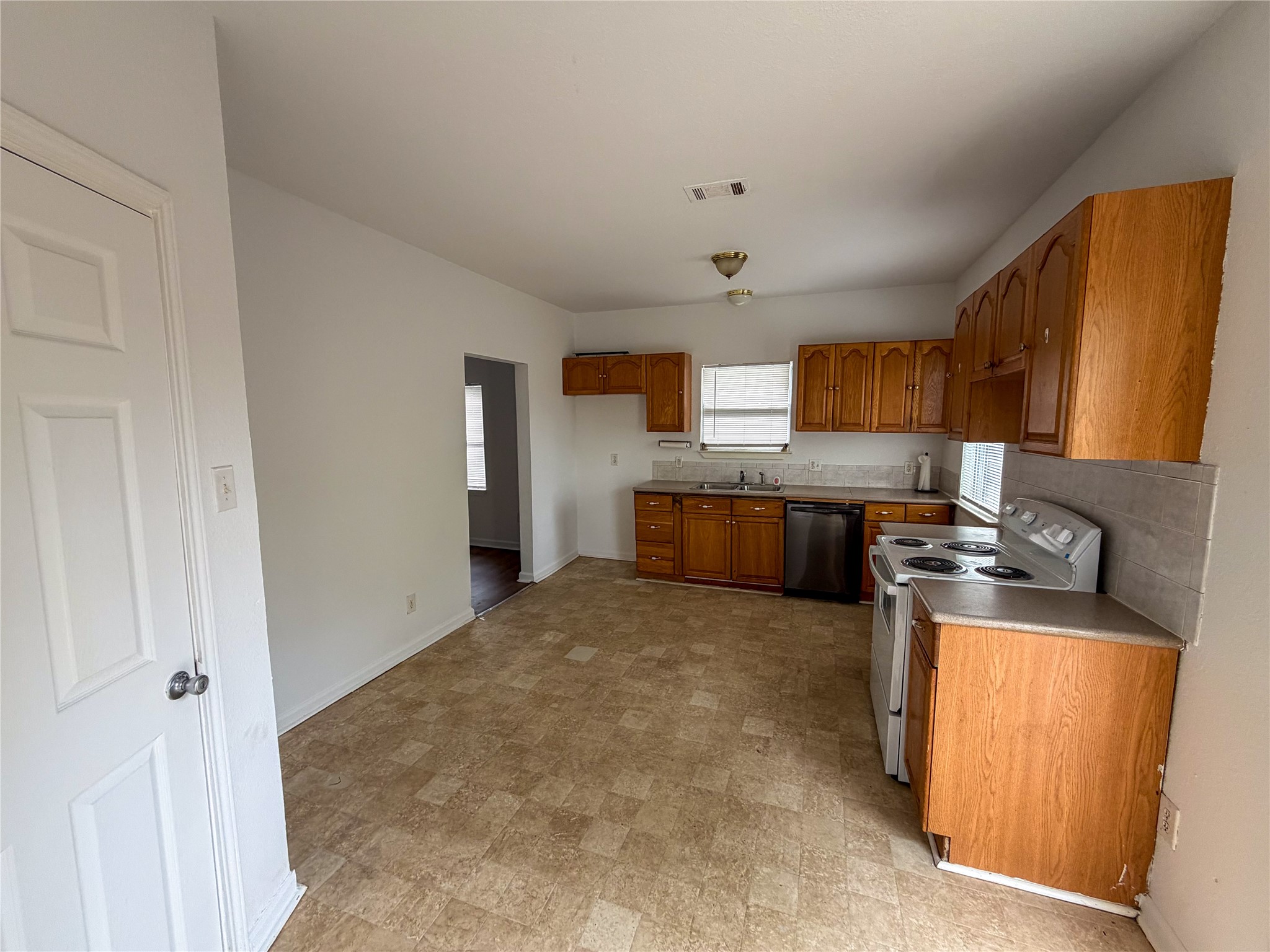 114 E Hull Street Denison TX 75021