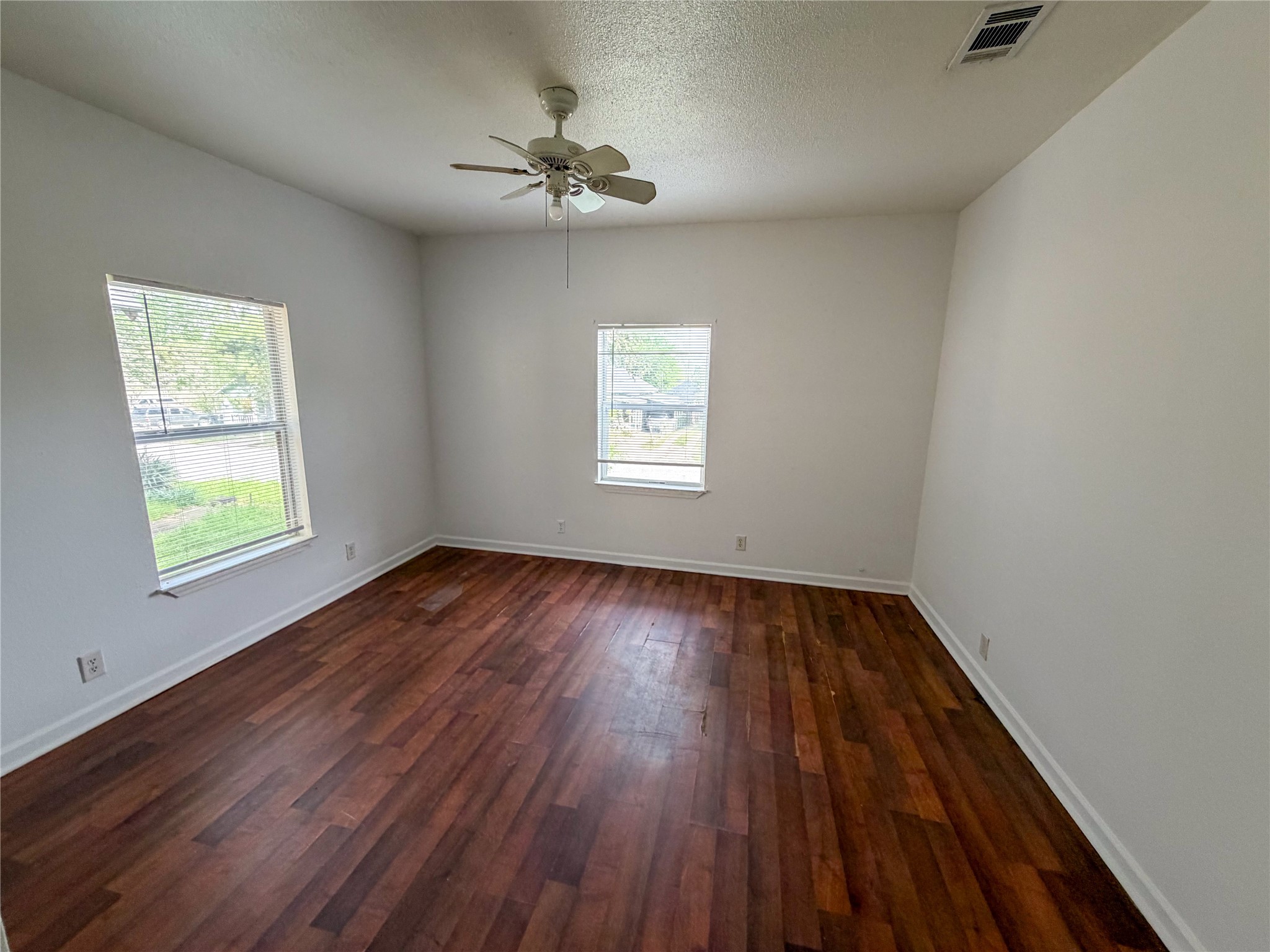114 E Hull Street Denison TX 75021