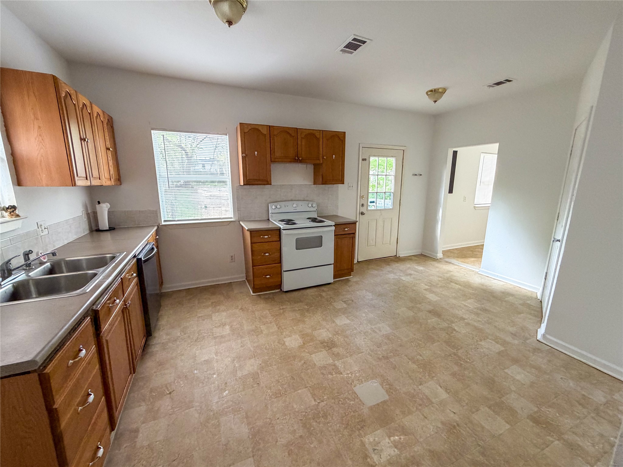 114 E Hull Street Denison TX 75021