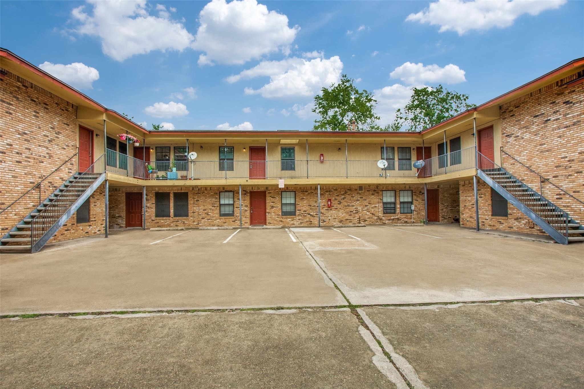 1108 N Elm Street Denton TX 76201