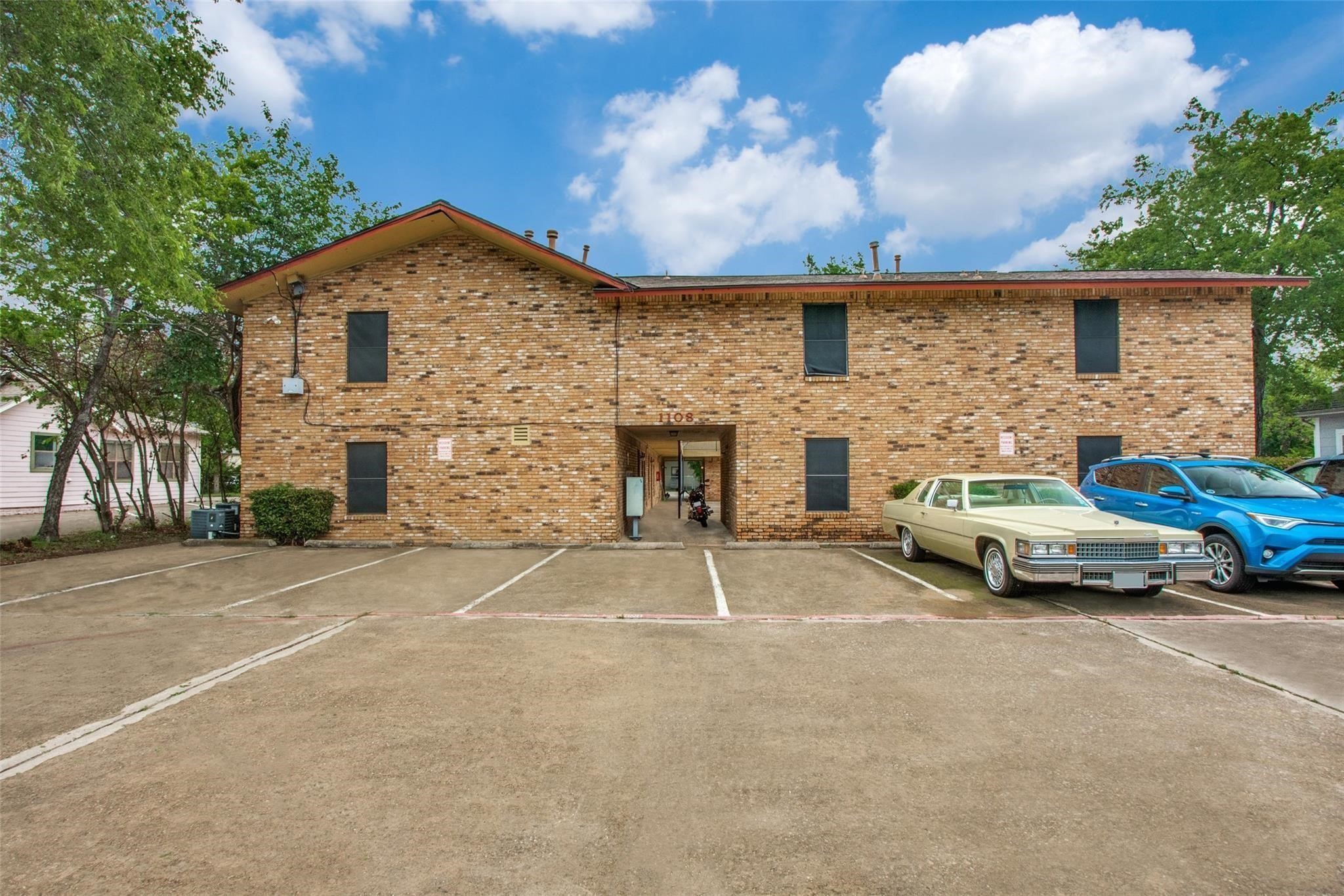 1108 N Elm Street Denton TX 76201