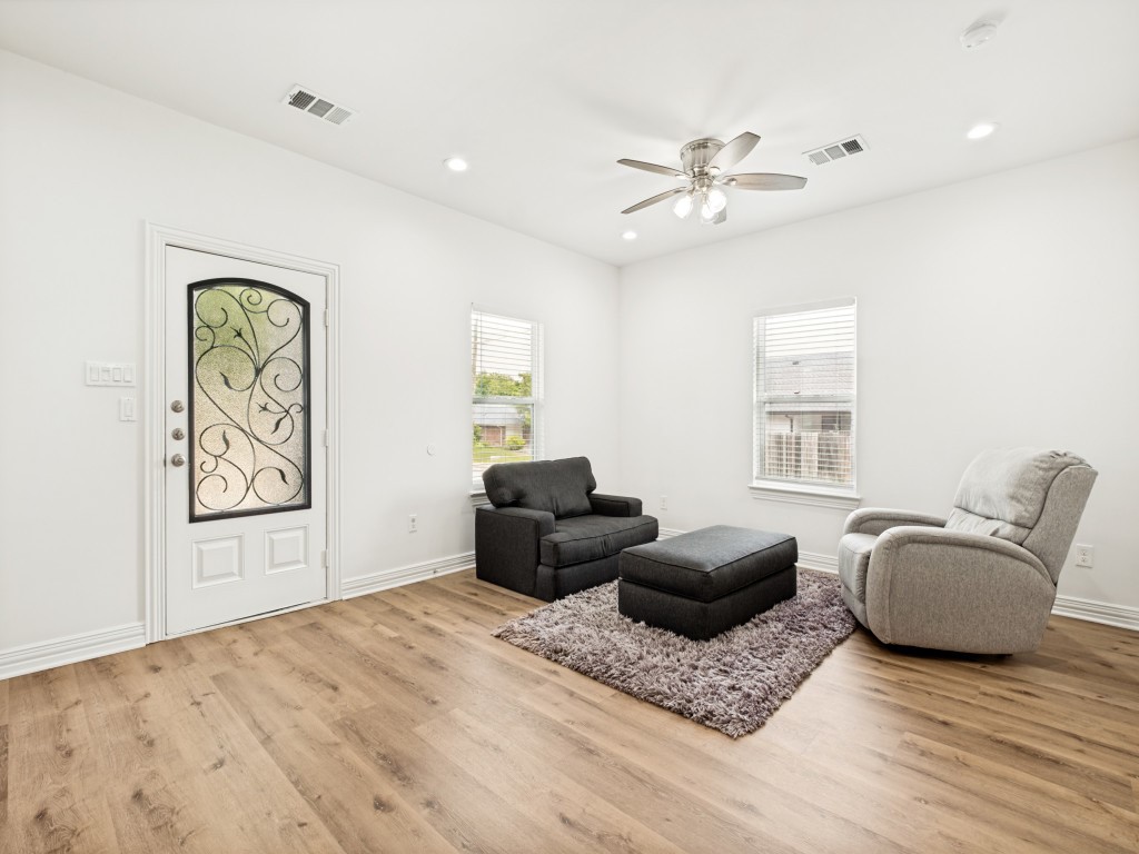 1028 Claude Street Dallas TX 75203