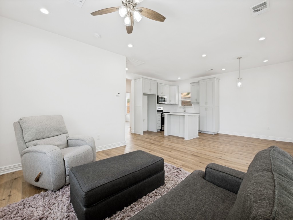 1028 Claude Street Dallas TX 75203