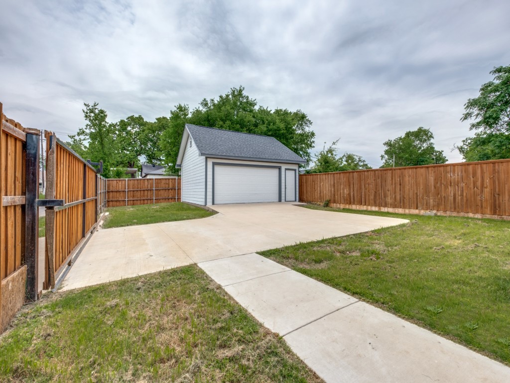 1028 Claude Street Dallas TX 75203