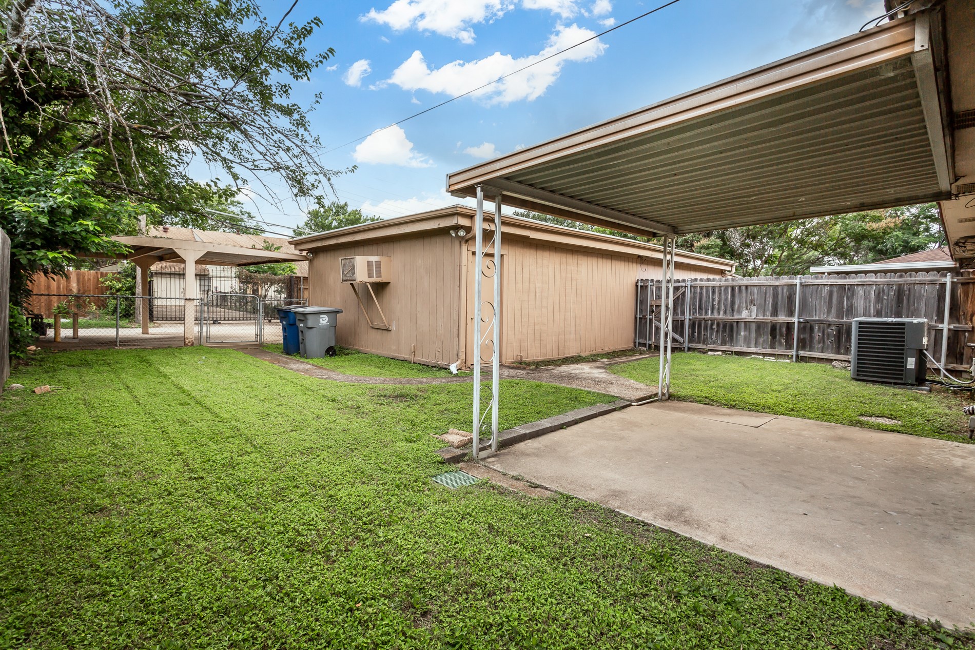 11352 Quail Run Street Dallas TX 75238