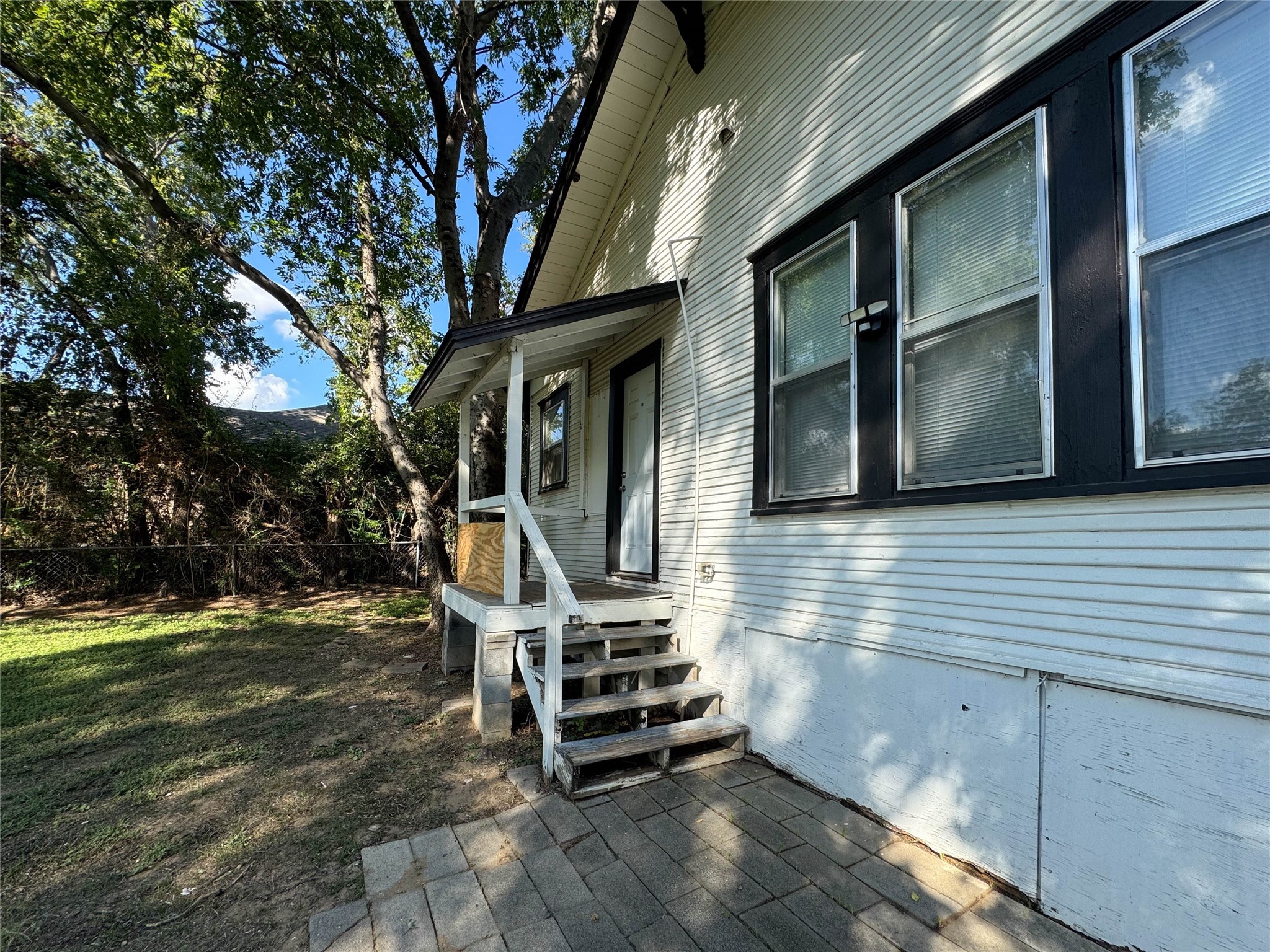 2109 N Elm Street Denton TX 76201