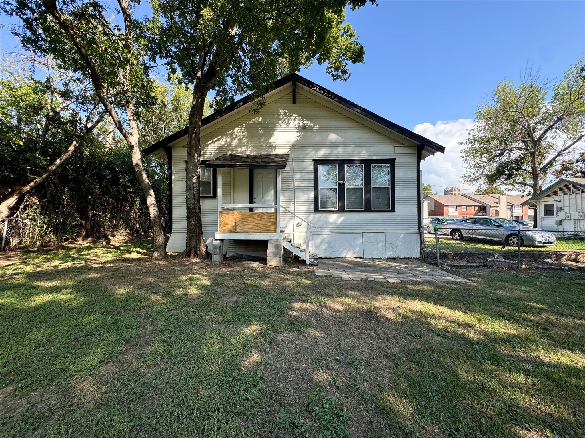 2109 N Elm Street Denton TX 76201