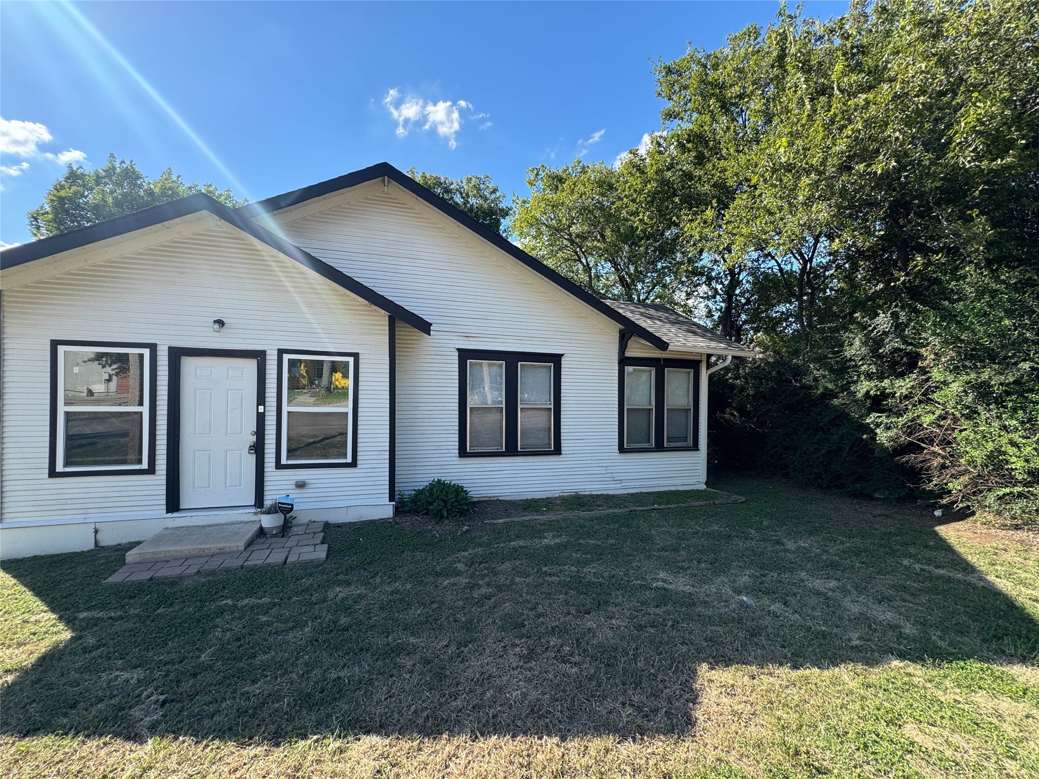 2109 N Elm Street Denton TX 76201