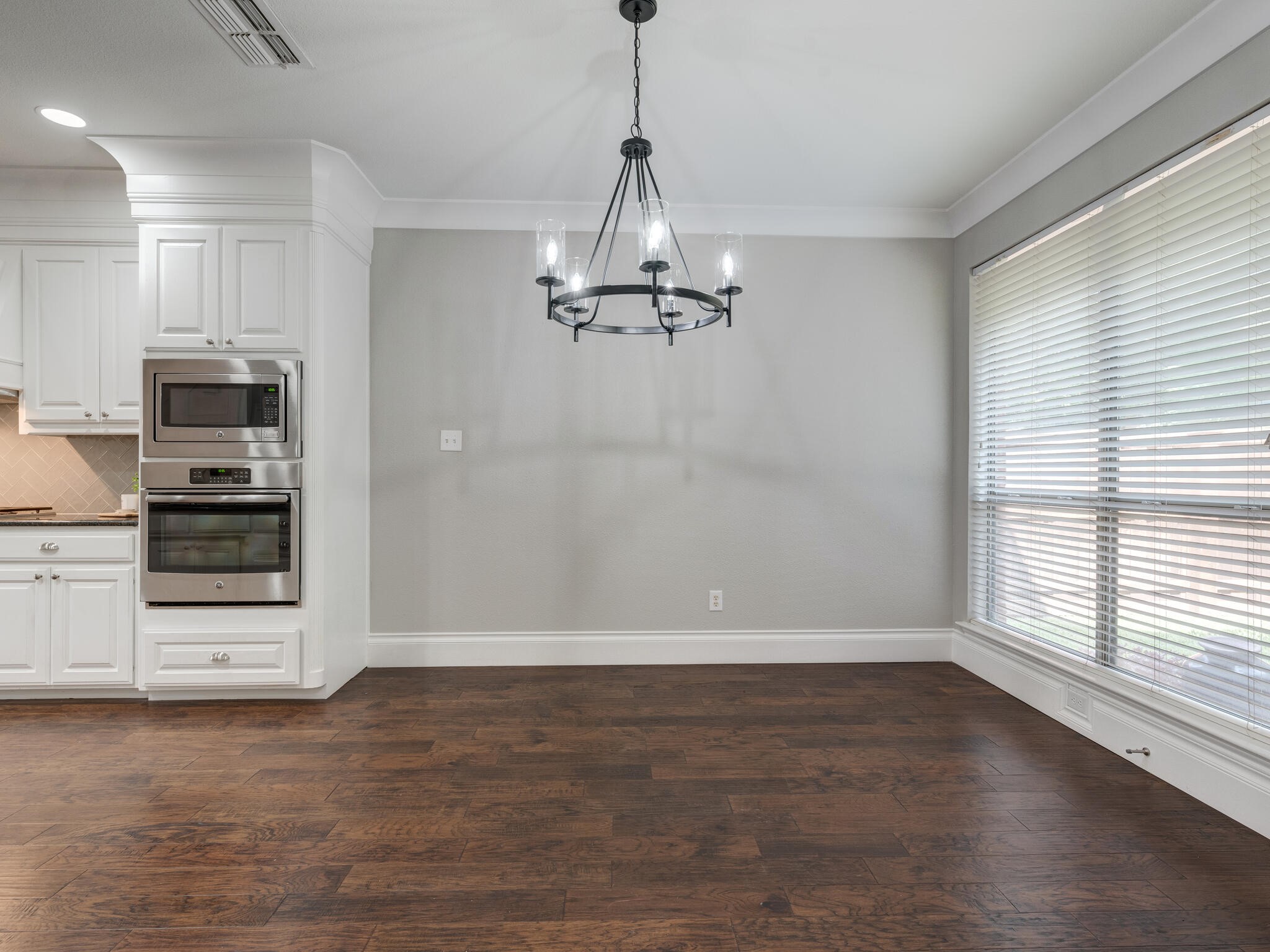 708 Lonesome Dove Trail Hurst TX 76054