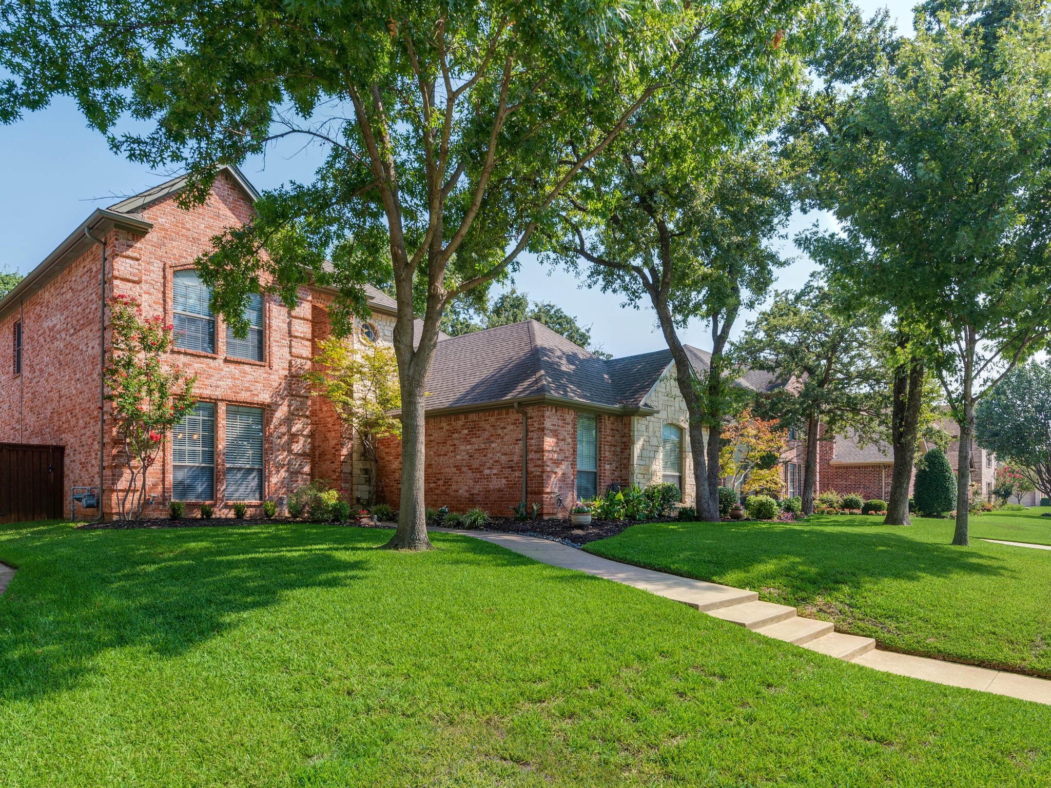 708 Lonesome Dove Trail Hurst TX 76054