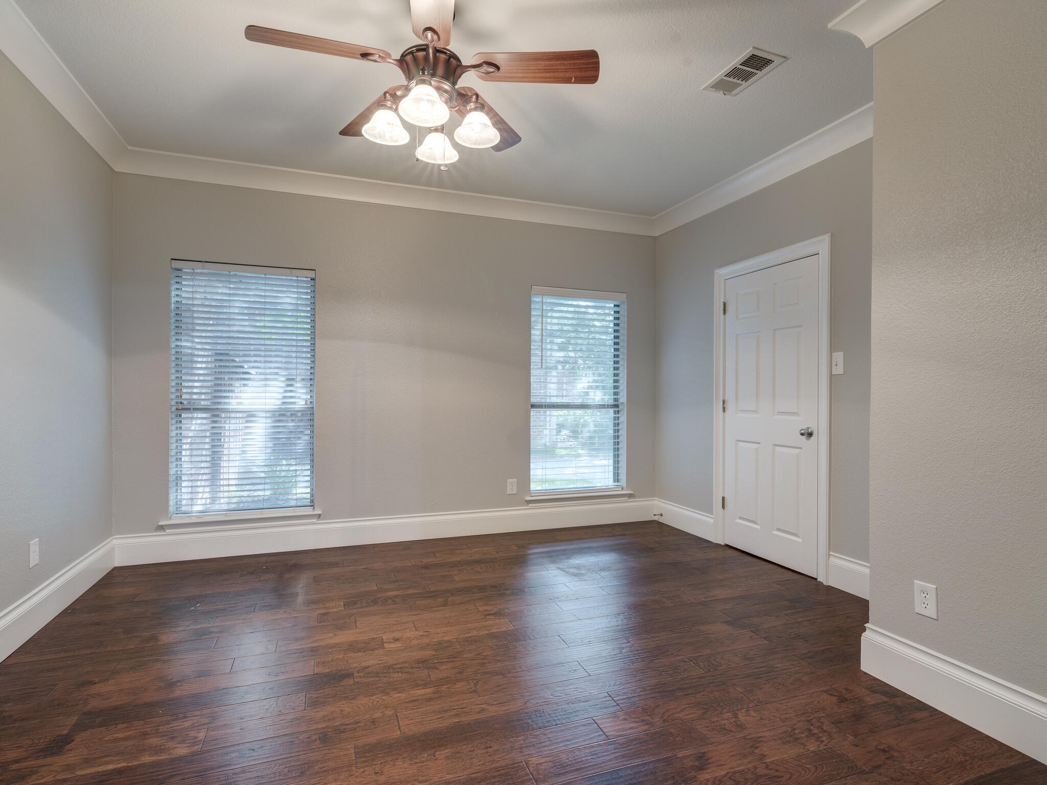 708 Lonesome Dove Trail Hurst TX 76054