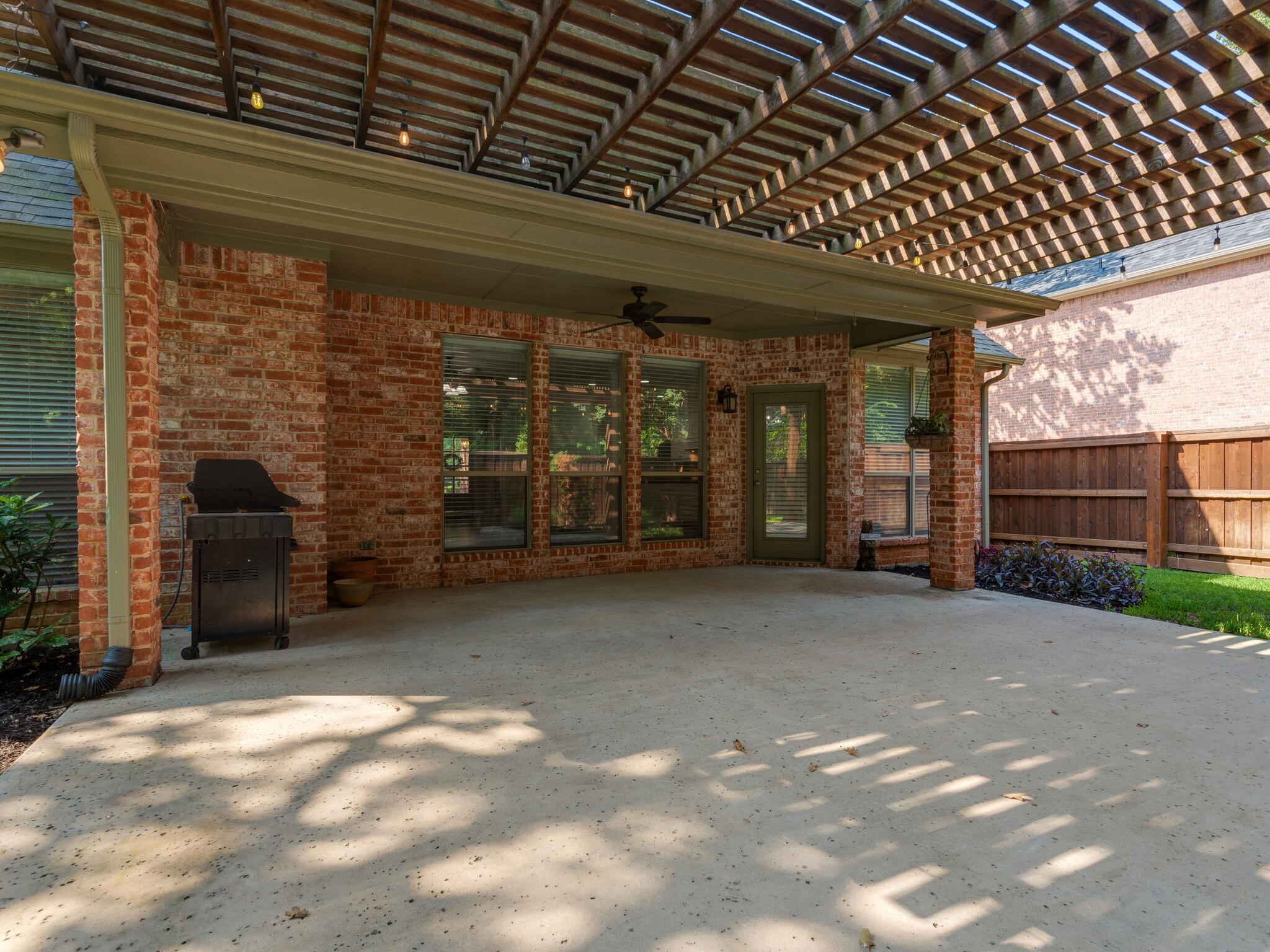 708 Lonesome Dove Trail Hurst TX 76054