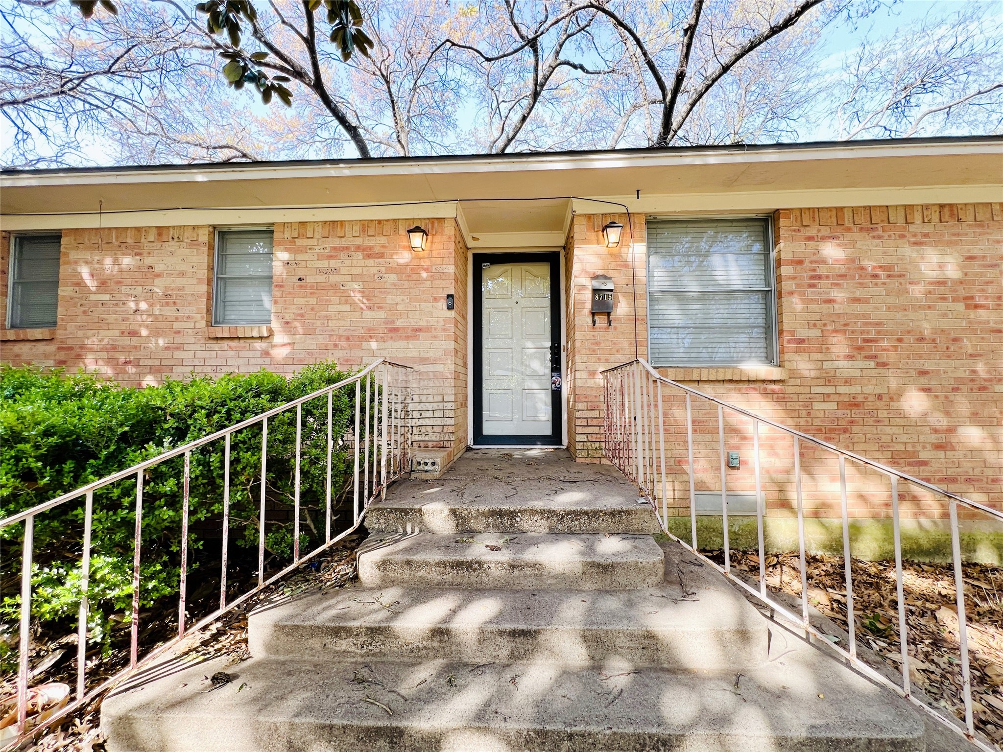 8715 Labron Avenue Dallas TX 75209