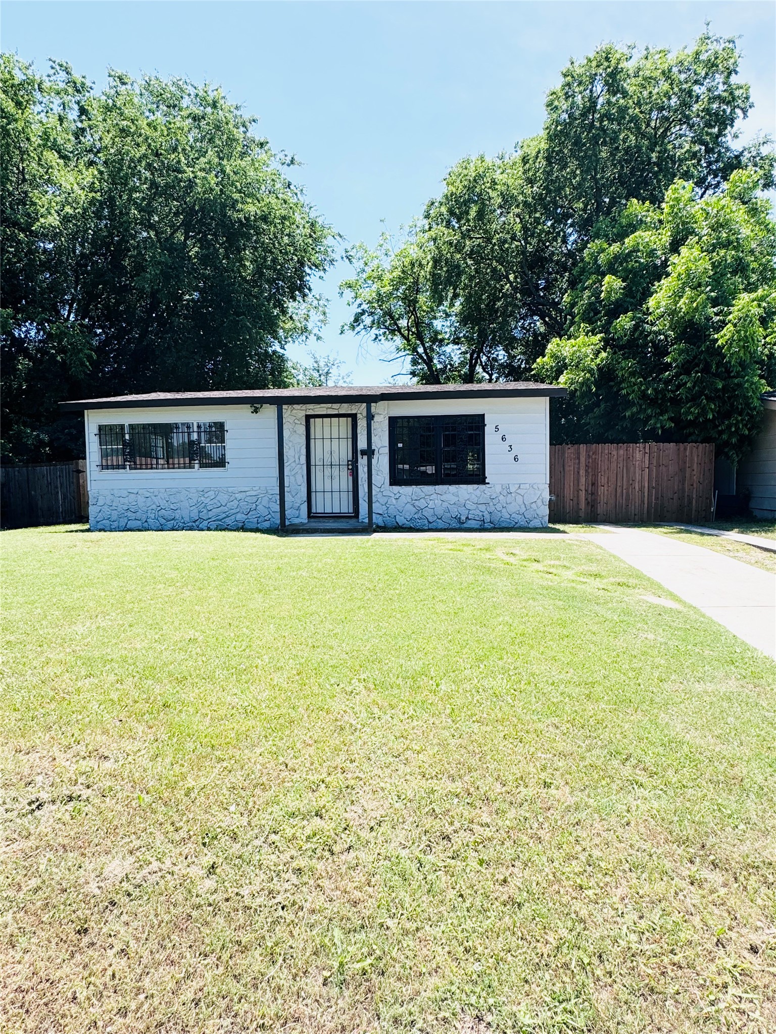 5636 Lester Granger Drive Fort Worth TX 76112