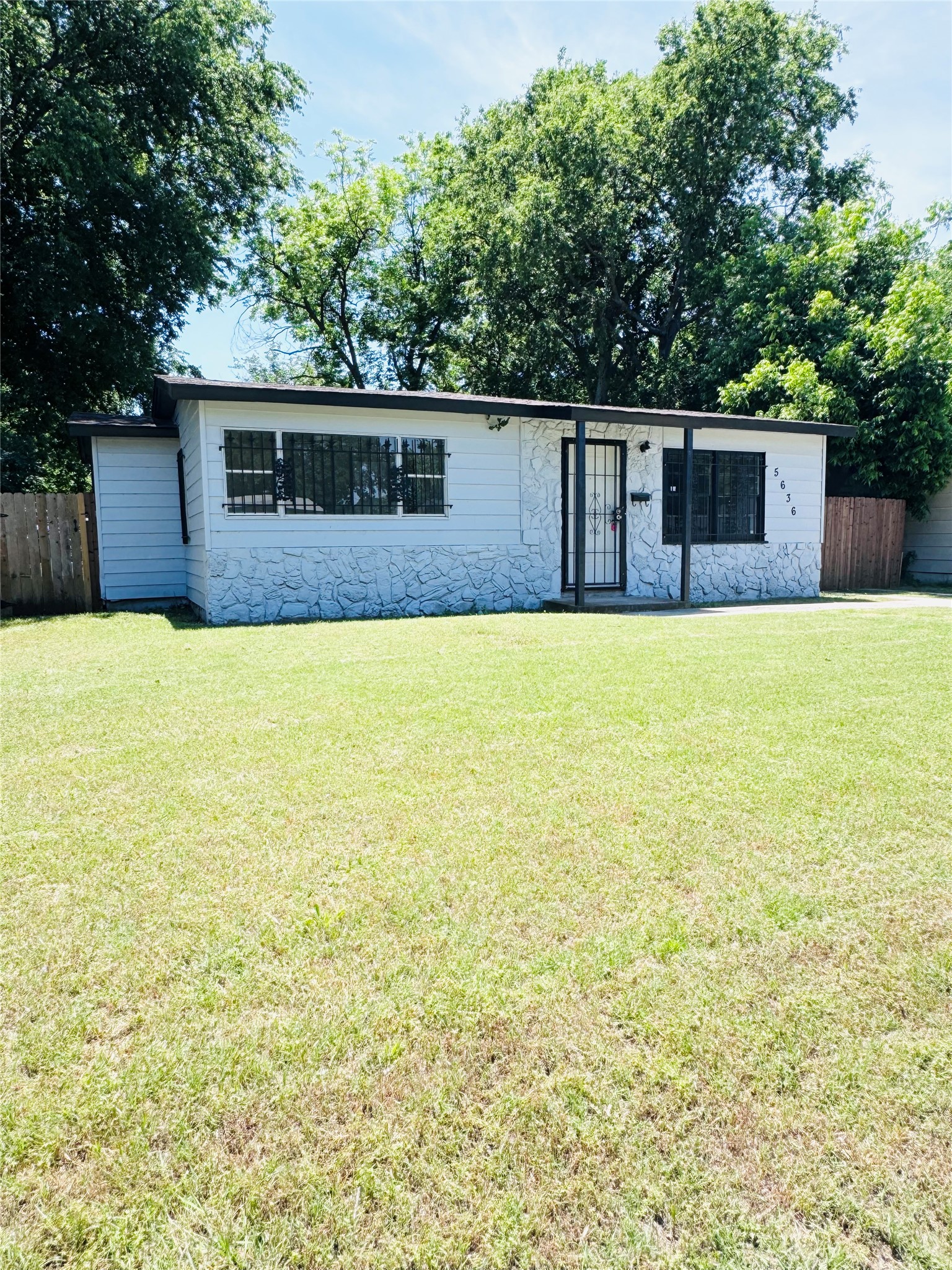 5636 Lester Granger Drive Fort Worth TX 76112