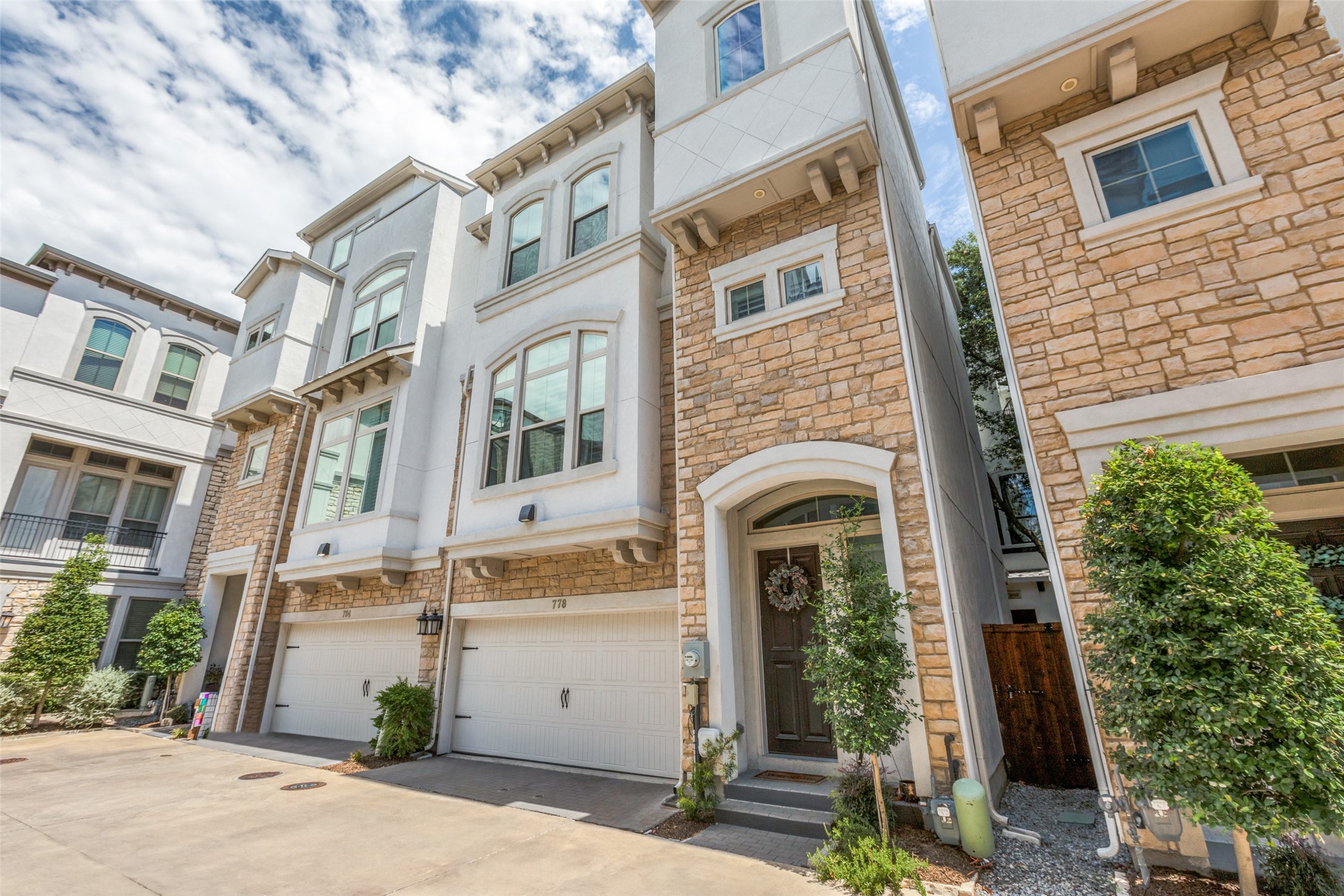 778 Spanish Oaks Place Dallas TX 75204