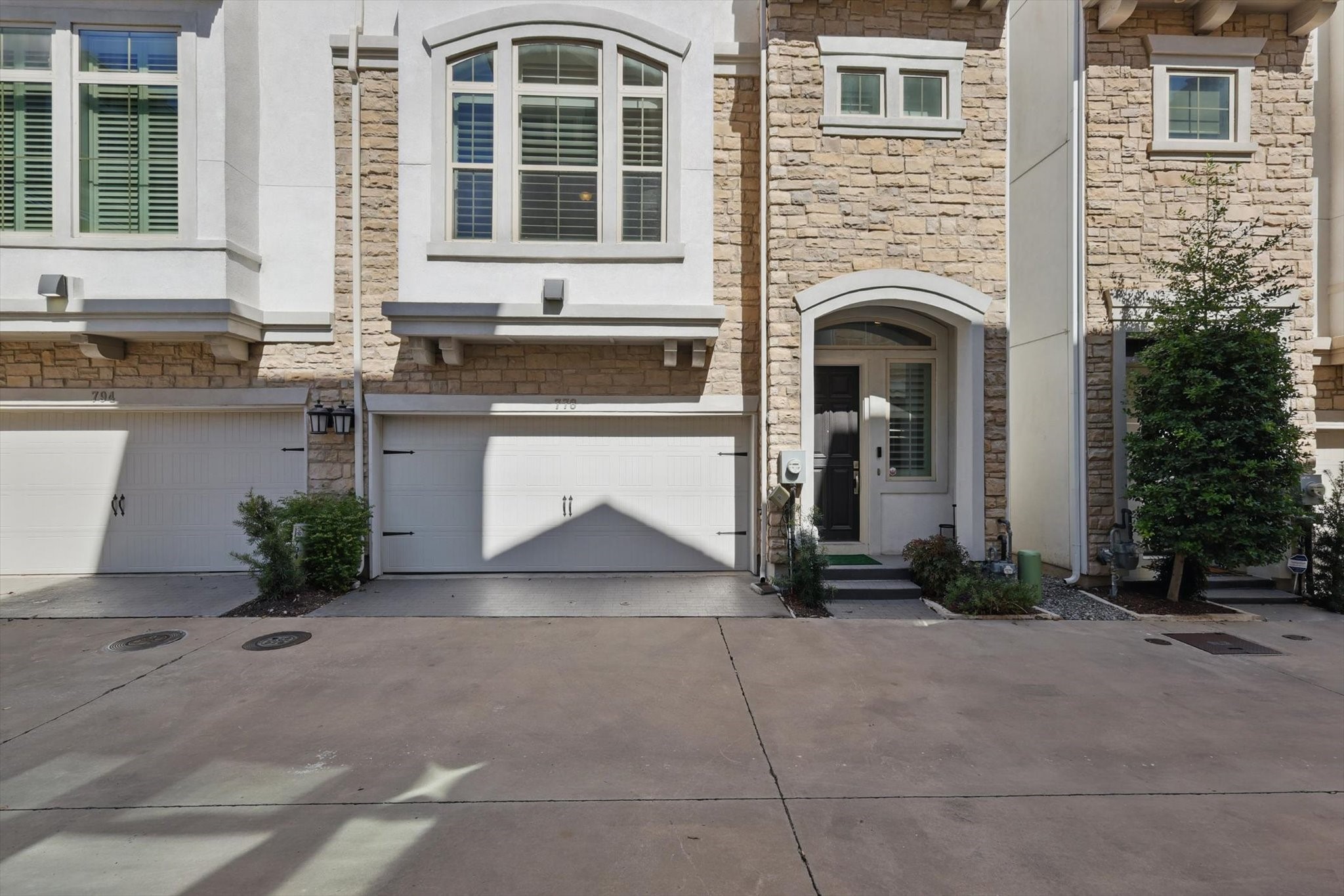 778 Spanish Oaks Place Dallas TX 75204