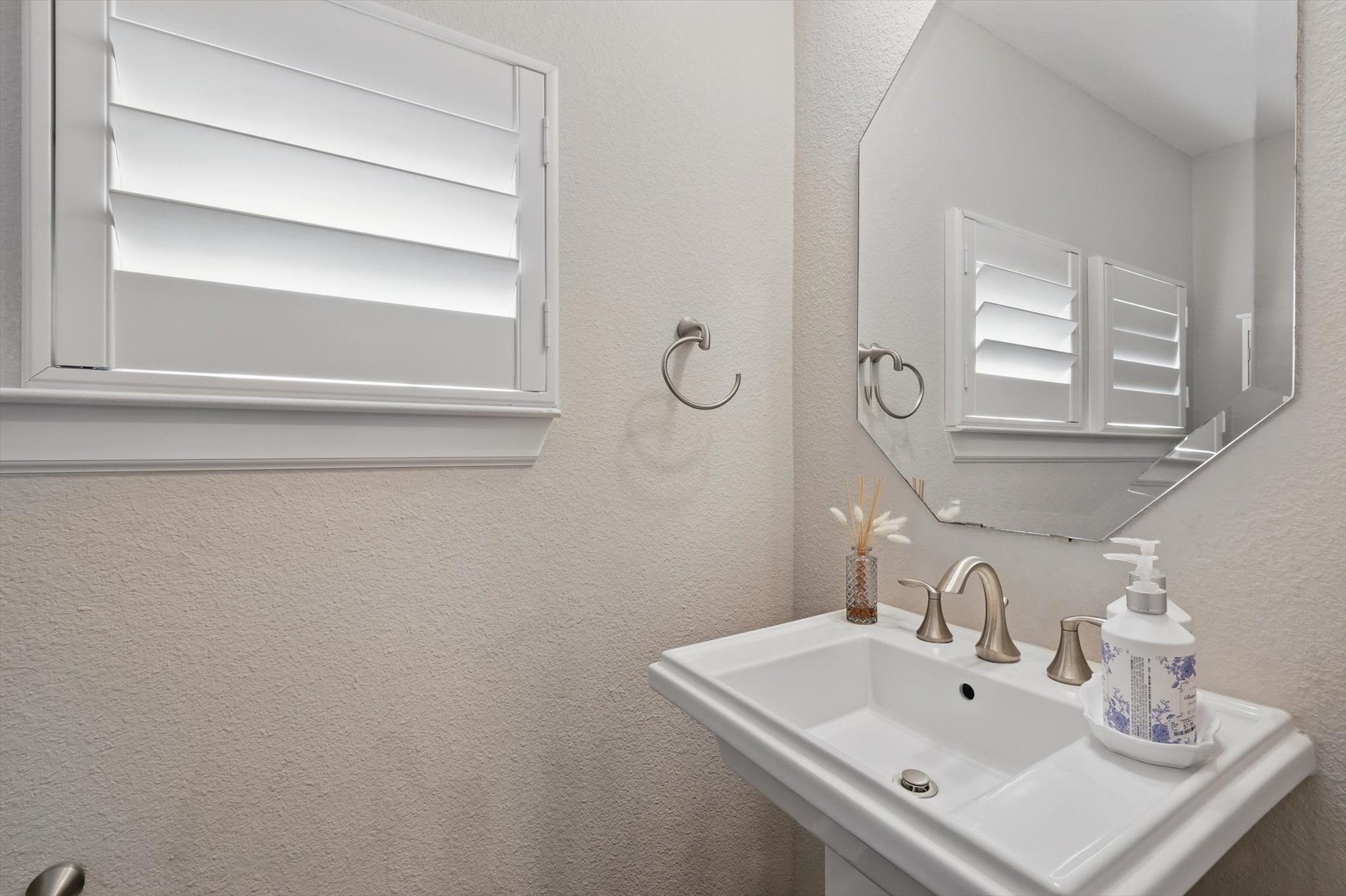 778 Spanish Oaks Place Dallas TX 75204