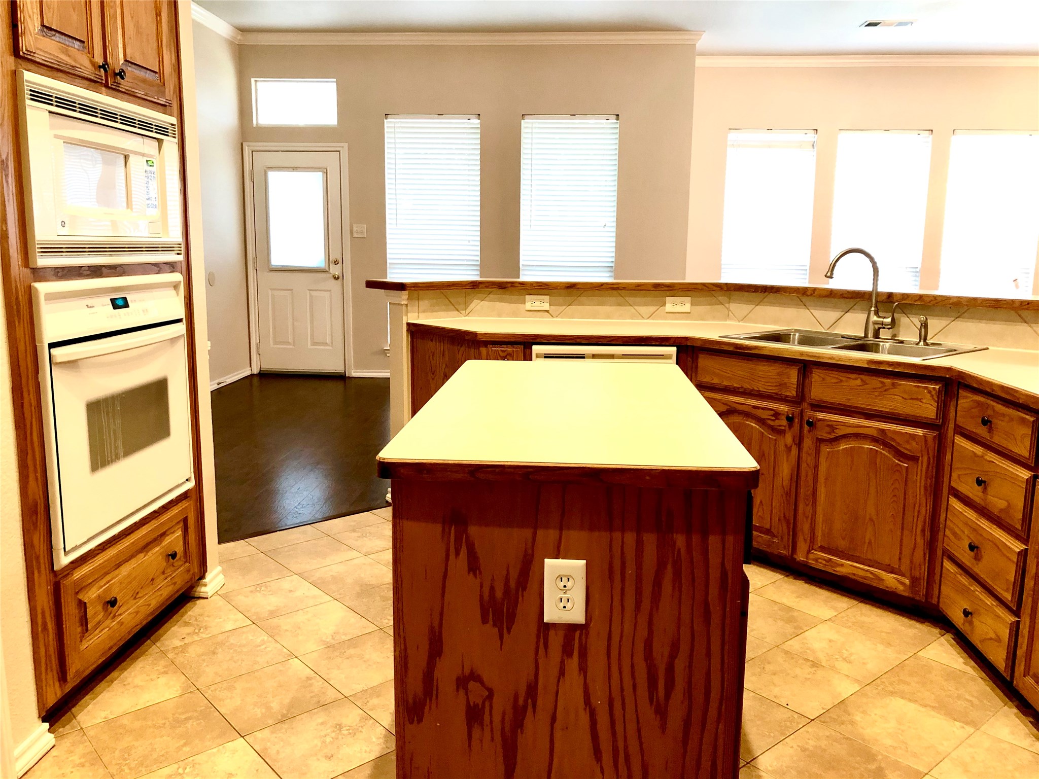 1216 Badbury Lane Grand Prairie TX 75052