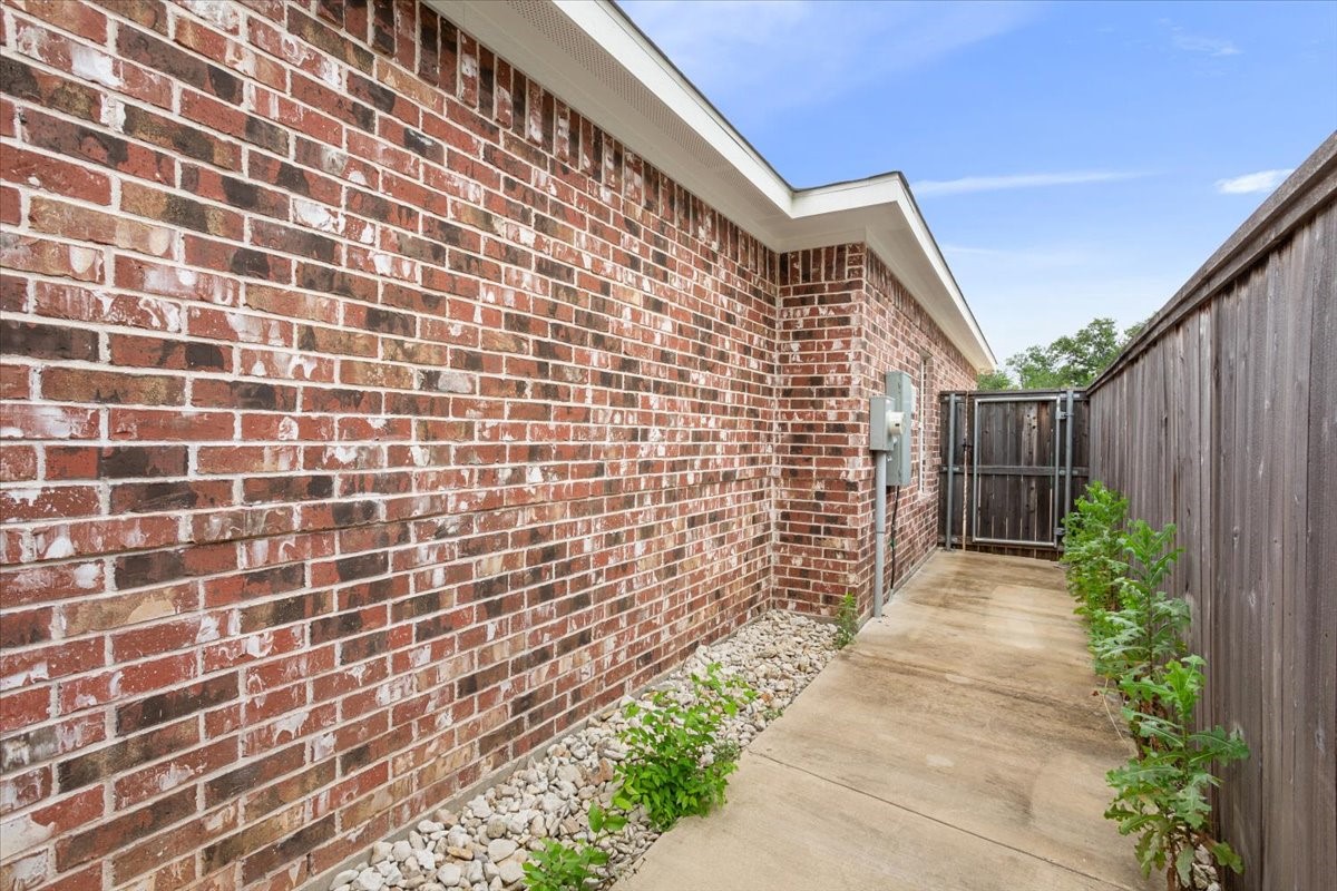 716 S Main Street Mcgregor TX 76657