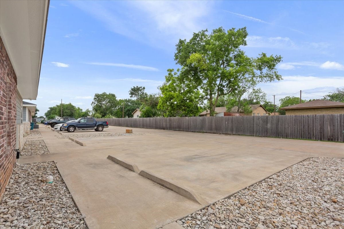 716 S Main Street Mcgregor TX 76657