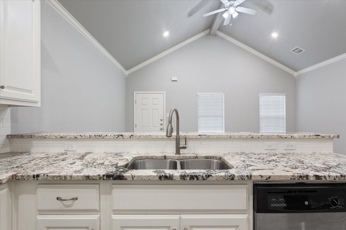716 S Main Street Mcgregor TX 76657