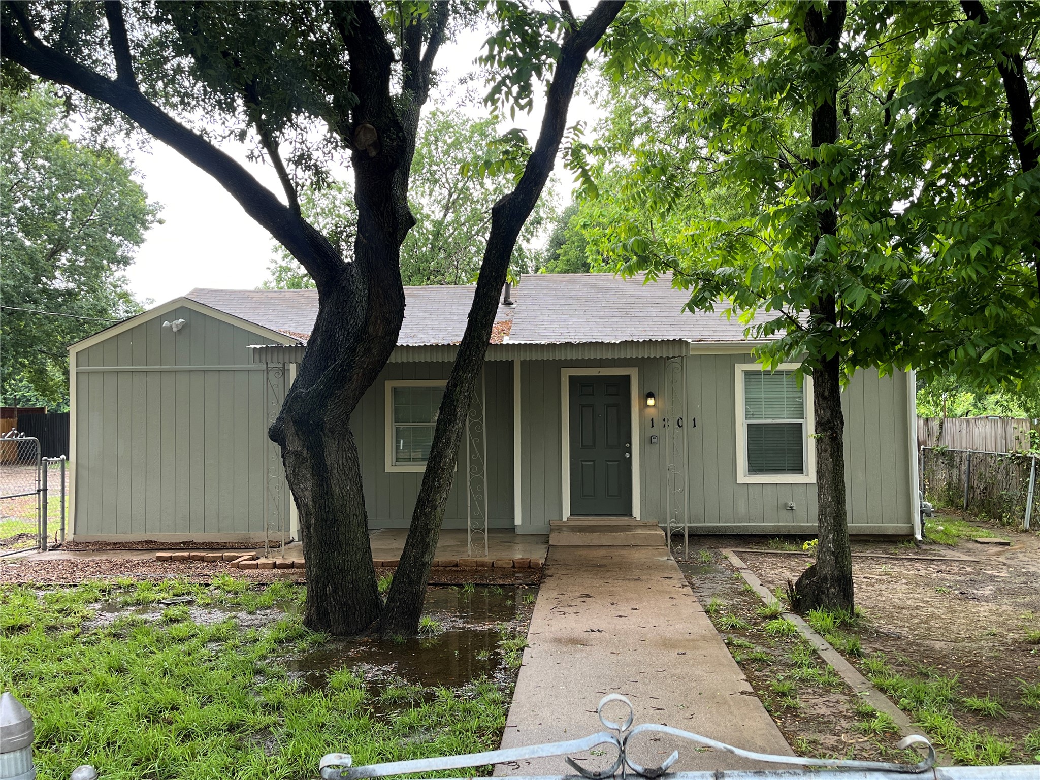 1201 Rose Garden Avenue Dallas TX 75217