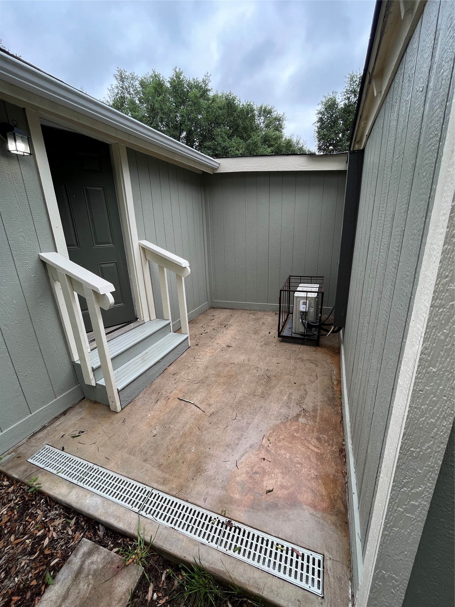 1201 Rose Garden Avenue Dallas TX 75217