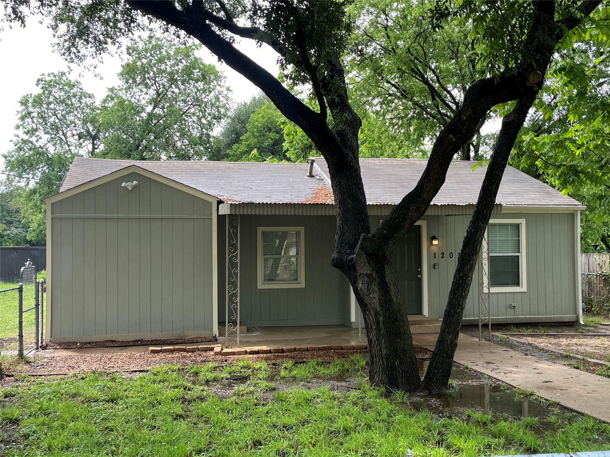 1201 Rose Garden Avenue Dallas TX 75217