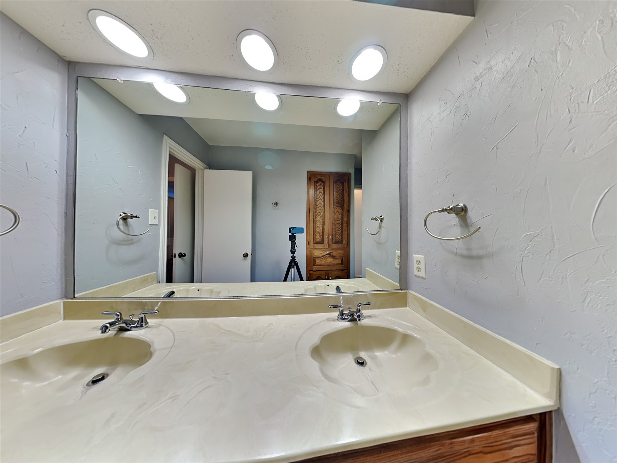 1920 Oakbluff Drive Carrollton TX 75007