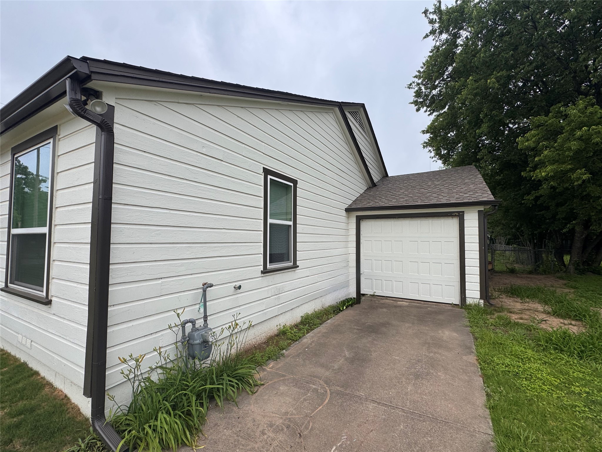 410 S Hannaford Street Granbury TX 76048