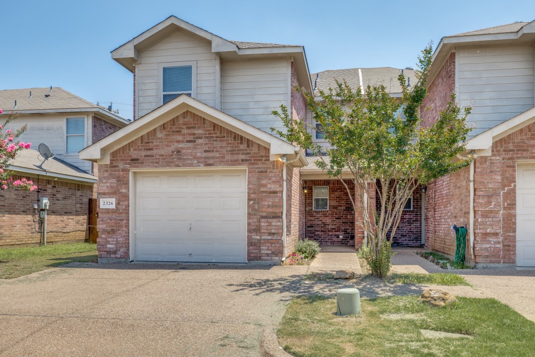 2326 Kingsway Drive Arlington TX 76012