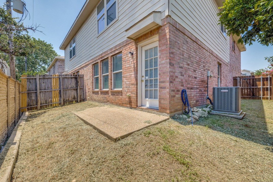 2326 Kingsway Drive Arlington TX 76012