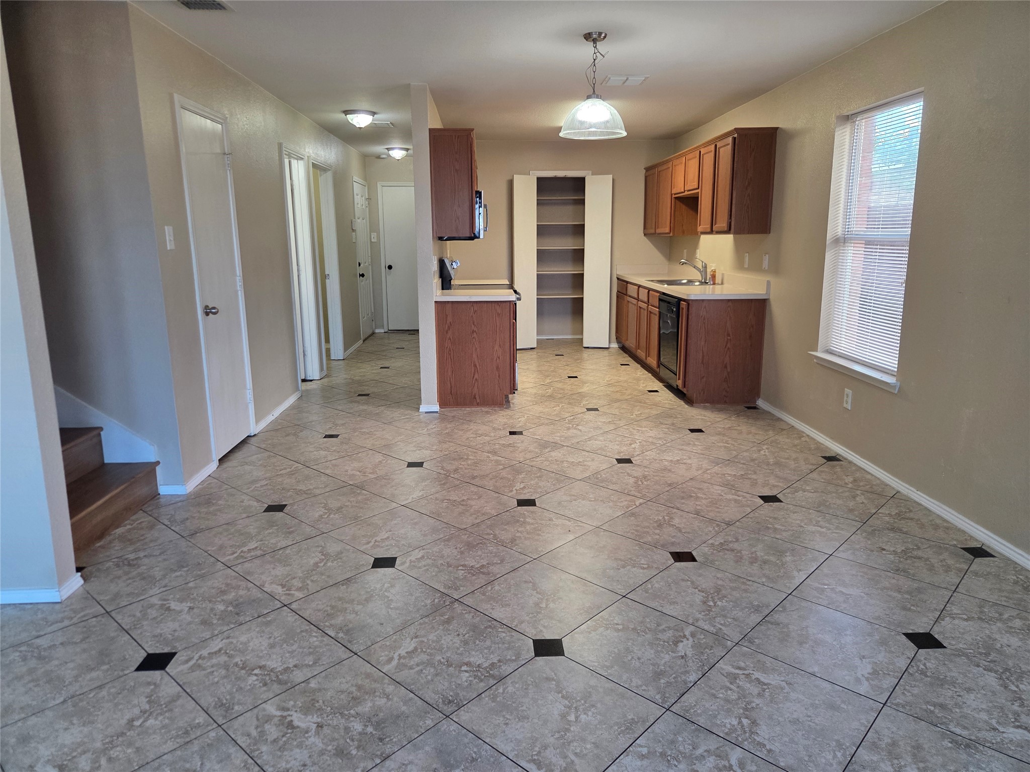 2326 Kingsway Drive Arlington TX 76012