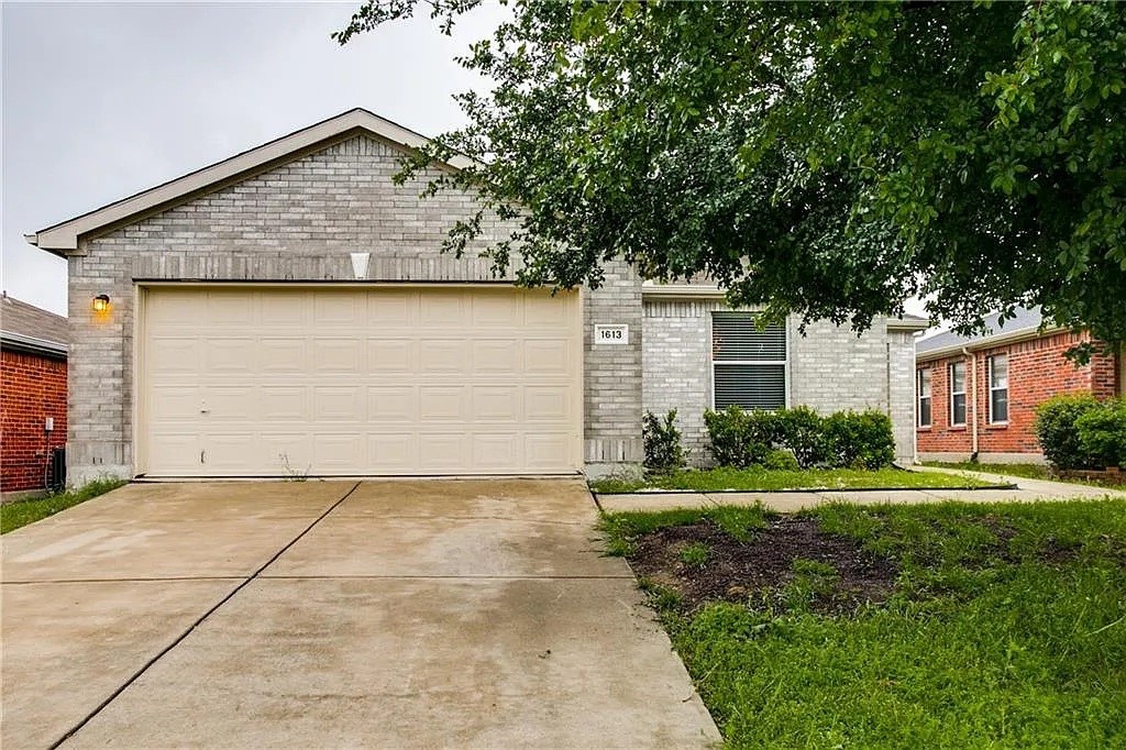 1613 Crown Point Drive Little Elm TX 75036