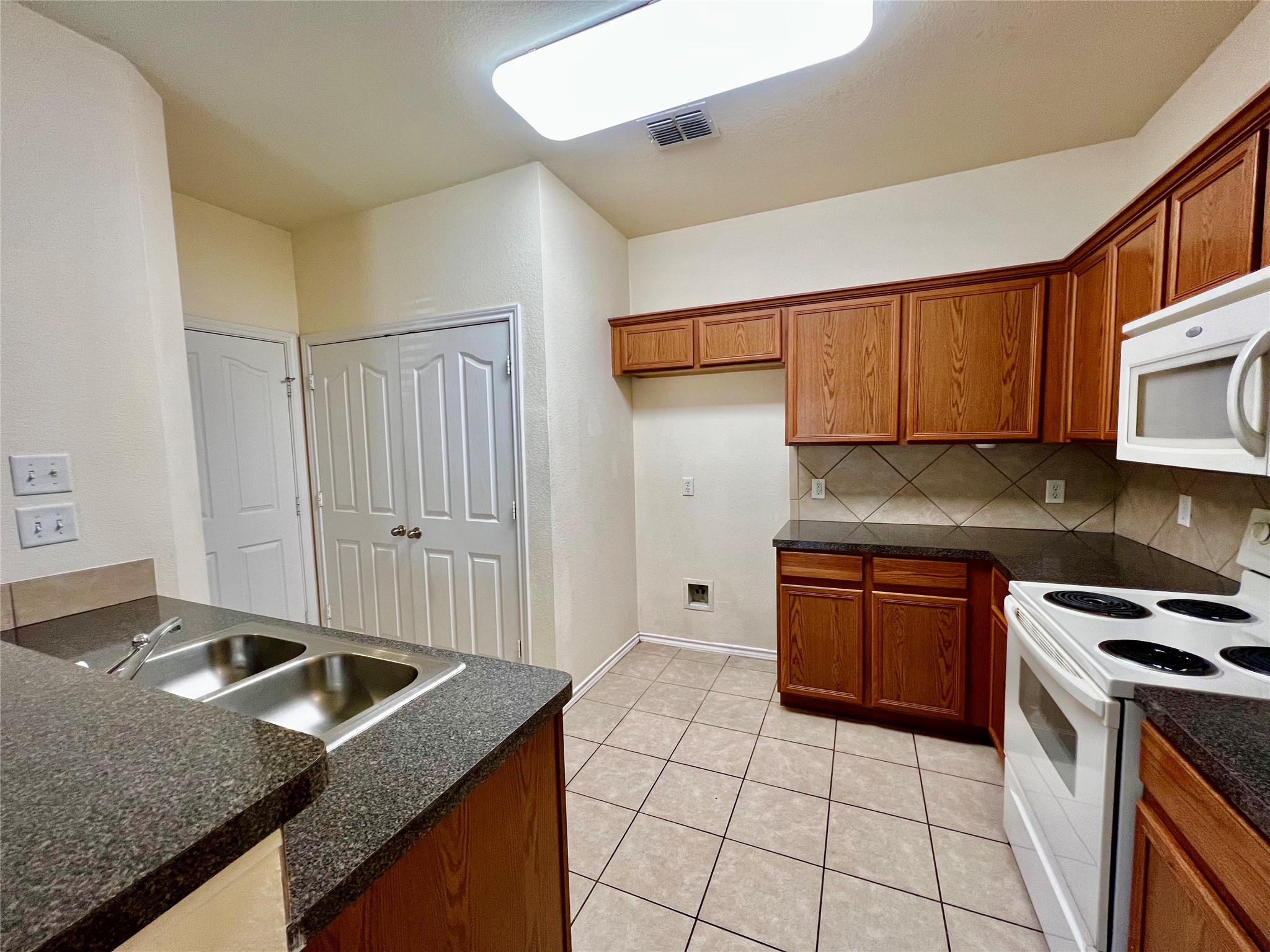 848 Mirabell Court Arlington TX 76015