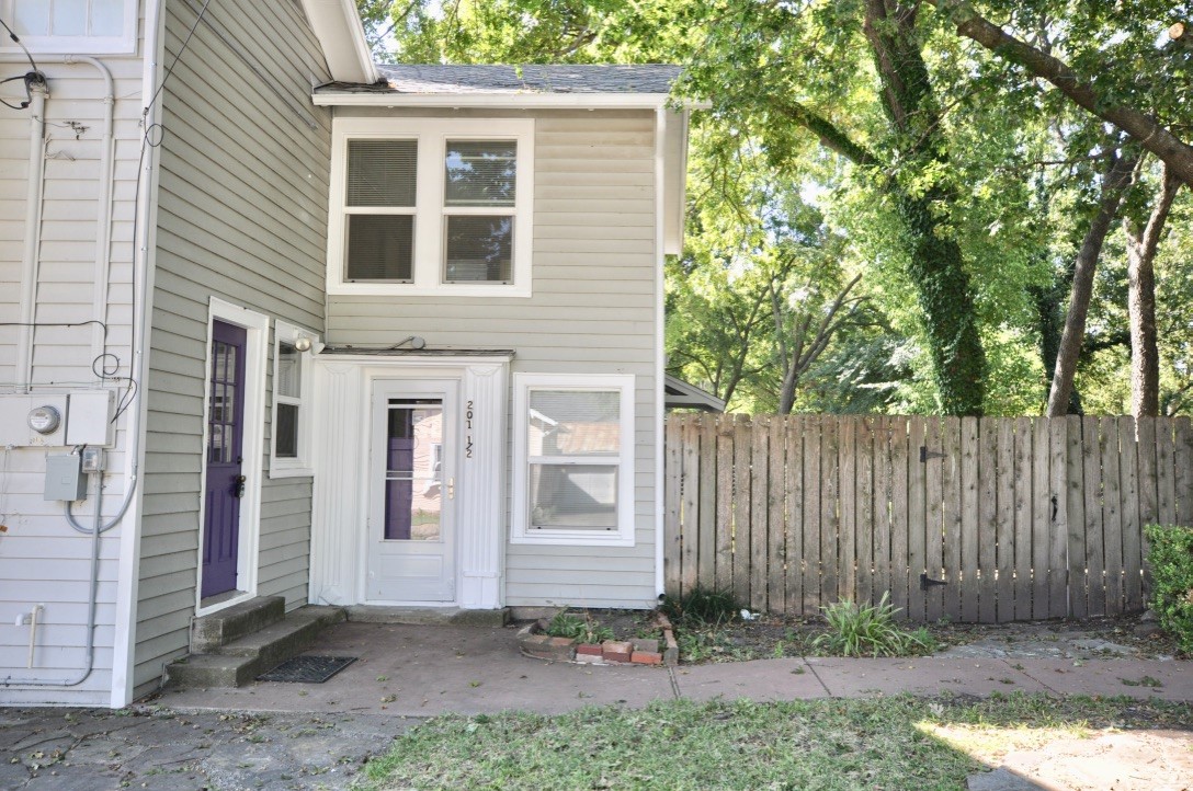 201 1/2 W Columbia Weatherford TX 76086