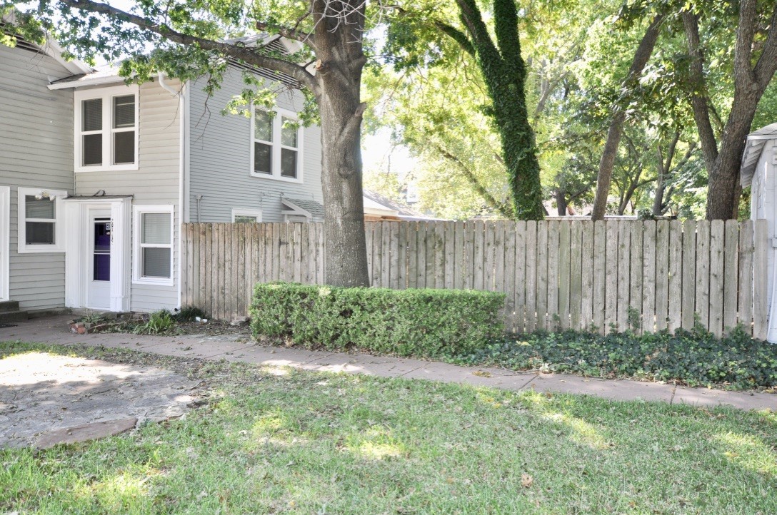201 1/2 W Columbia Weatherford TX 76086
