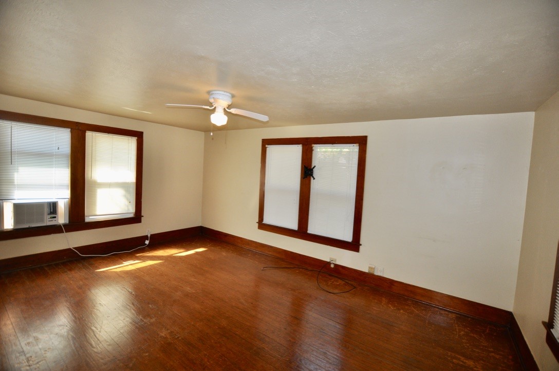 201 1/2 W Columbia Weatherford TX 76086